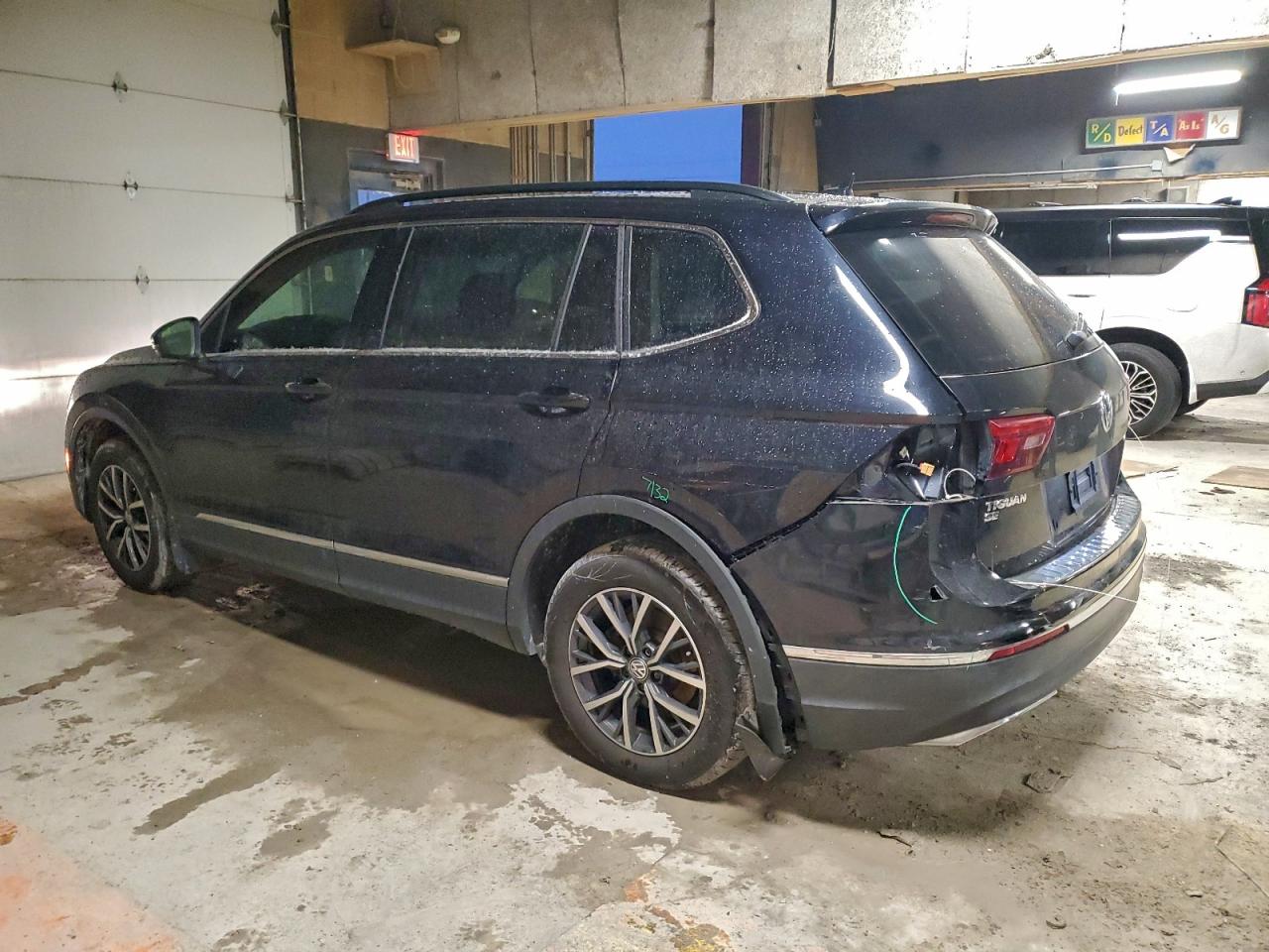 2020 VOLKSWAGEN TIGUAN SE photo 2