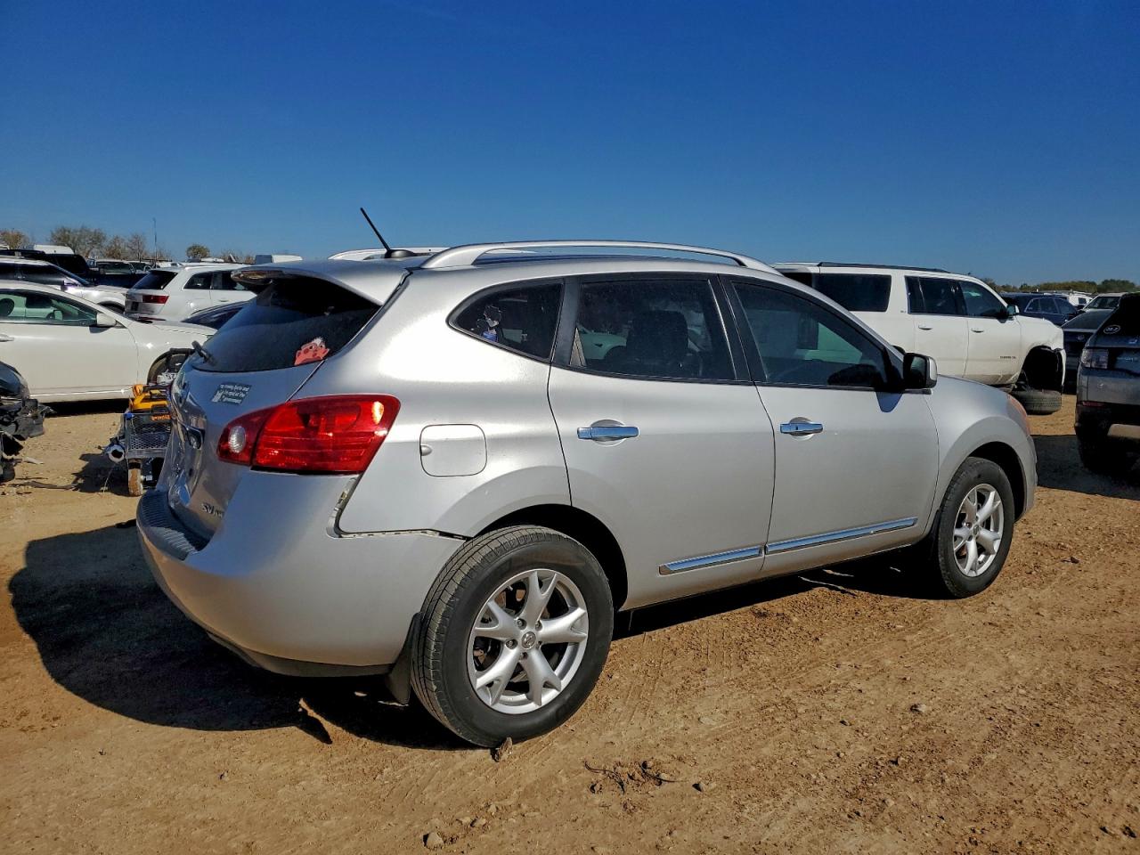 2011 NISSAN ROGUE photo 3