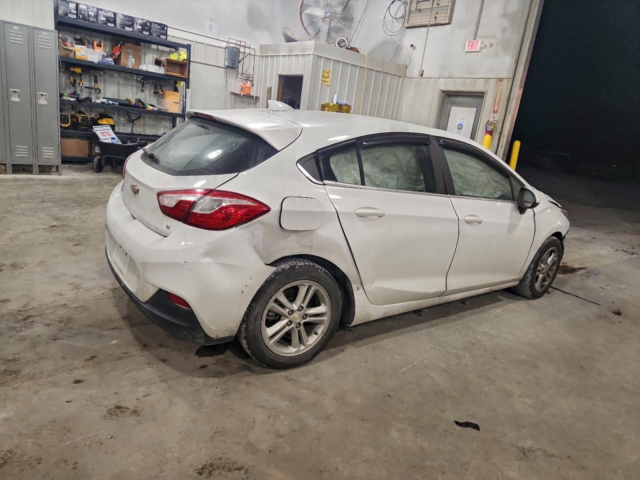 2017 CHEVROLET CRUZE LT photo 3