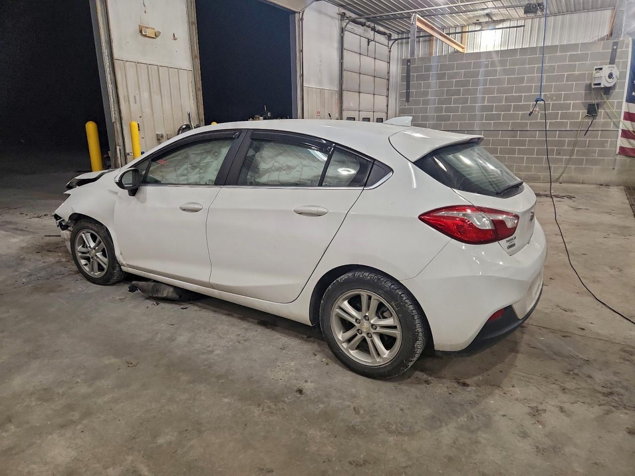 2017 CHEVROLET CRUZE LT photo 2