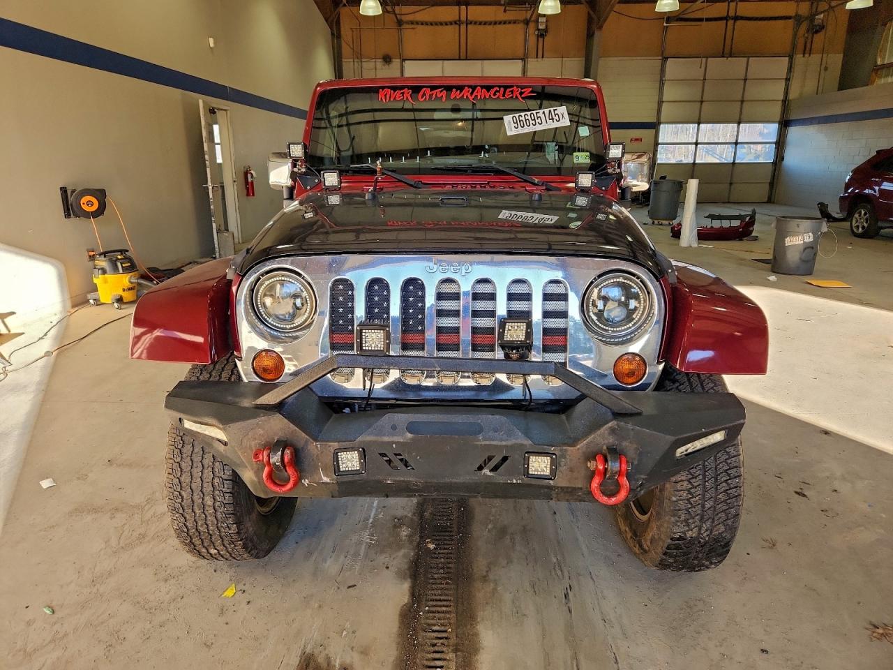 2012 JEEP WRANGLER UNLIMITED SAHARA photo 5