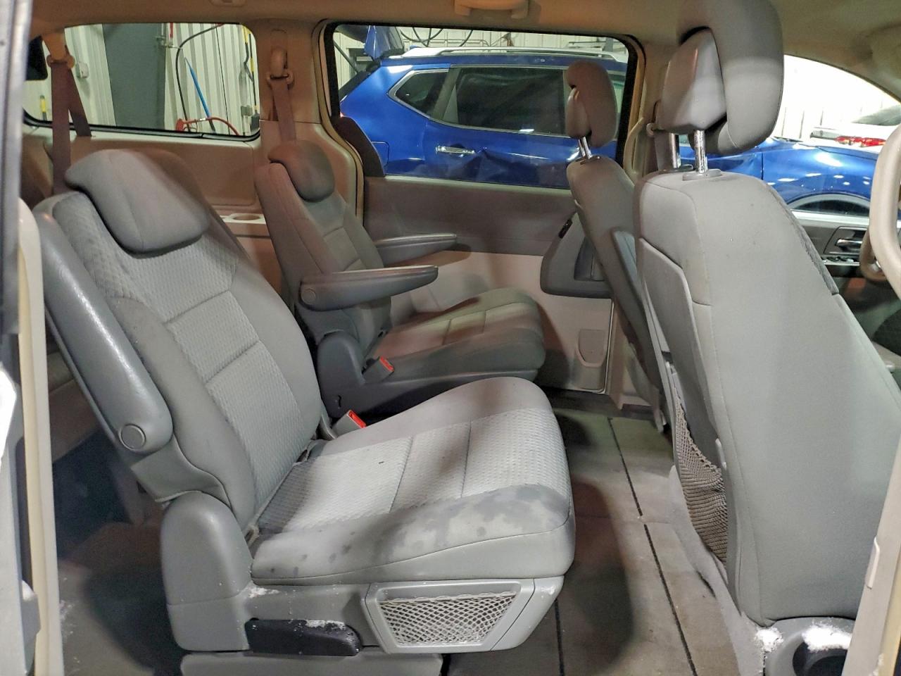 2010 CHRYSLER TOWN & COUNTRY LX photo 21