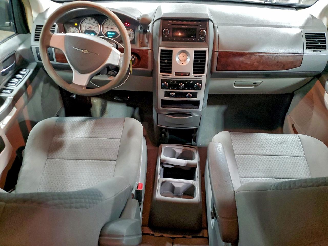 2010 CHRYSLER TOWN & COUNTRY LX photo 15