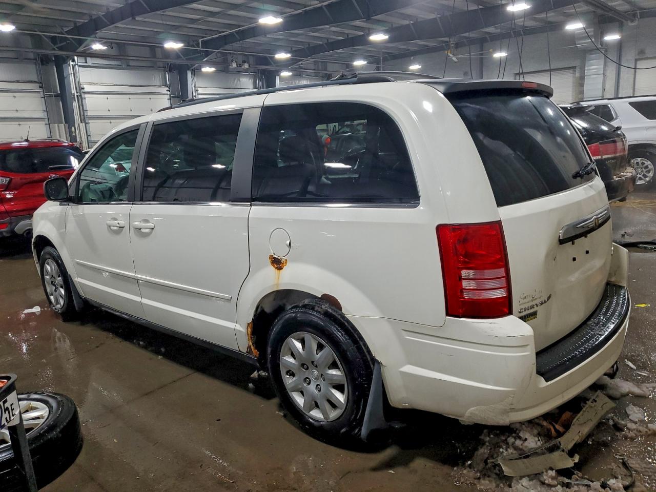 2010 CHRYSLER TOWN & COUNTRY LX photo 3