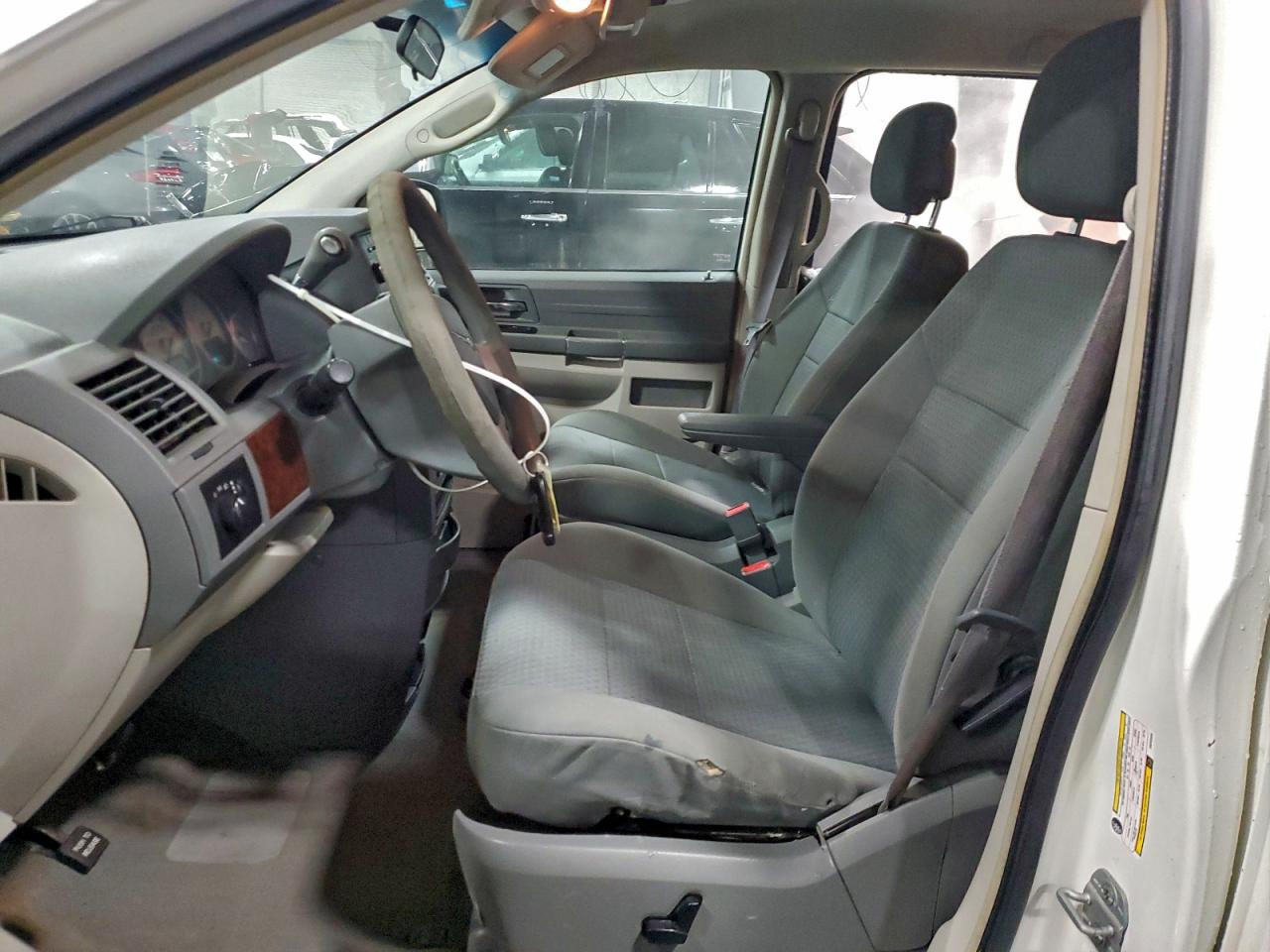 2010 CHRYSLER TOWN & COUNTRY LX photo 13