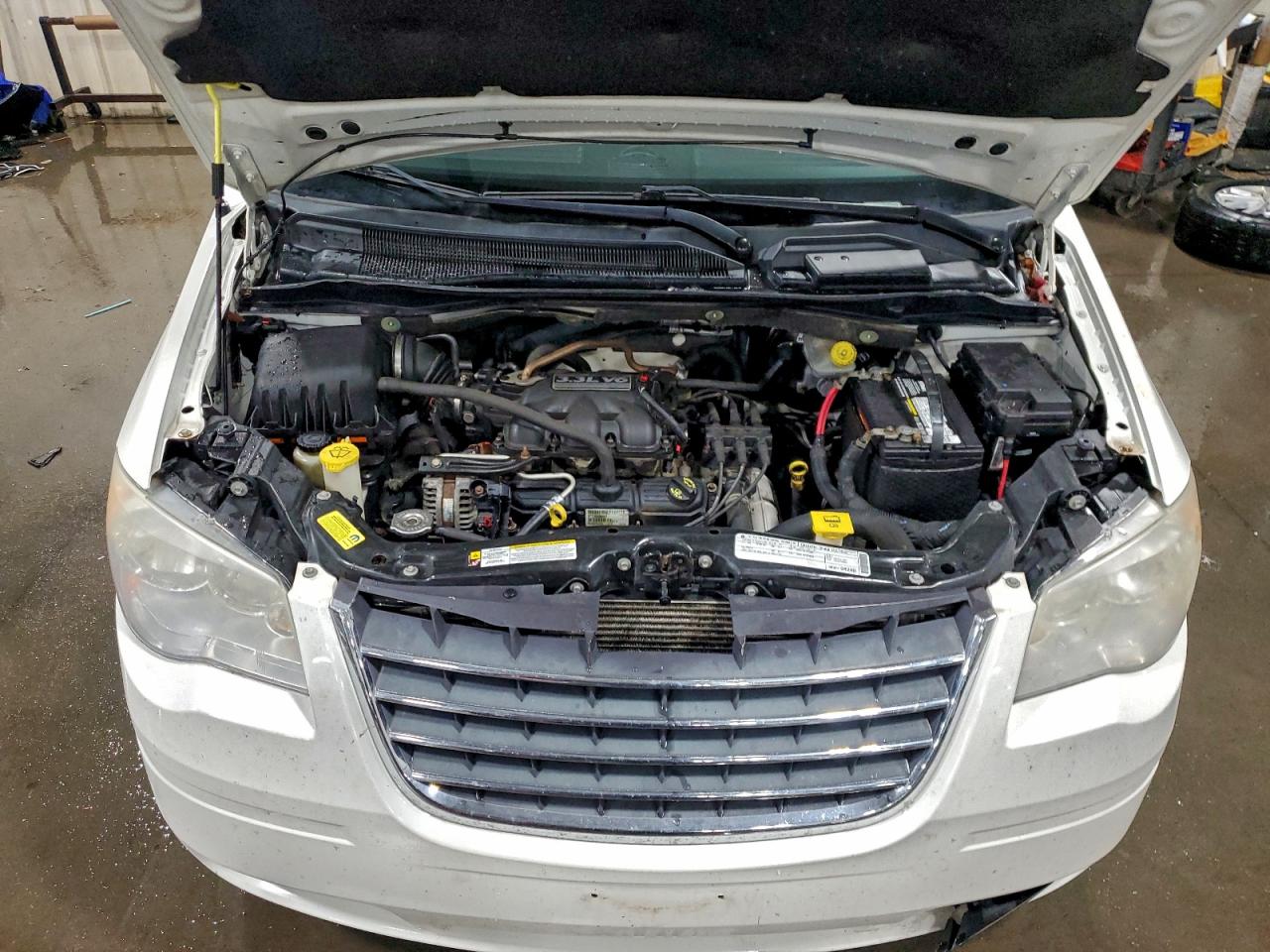 2010 CHRYSLER TOWN & COUNTRY LX photo 23