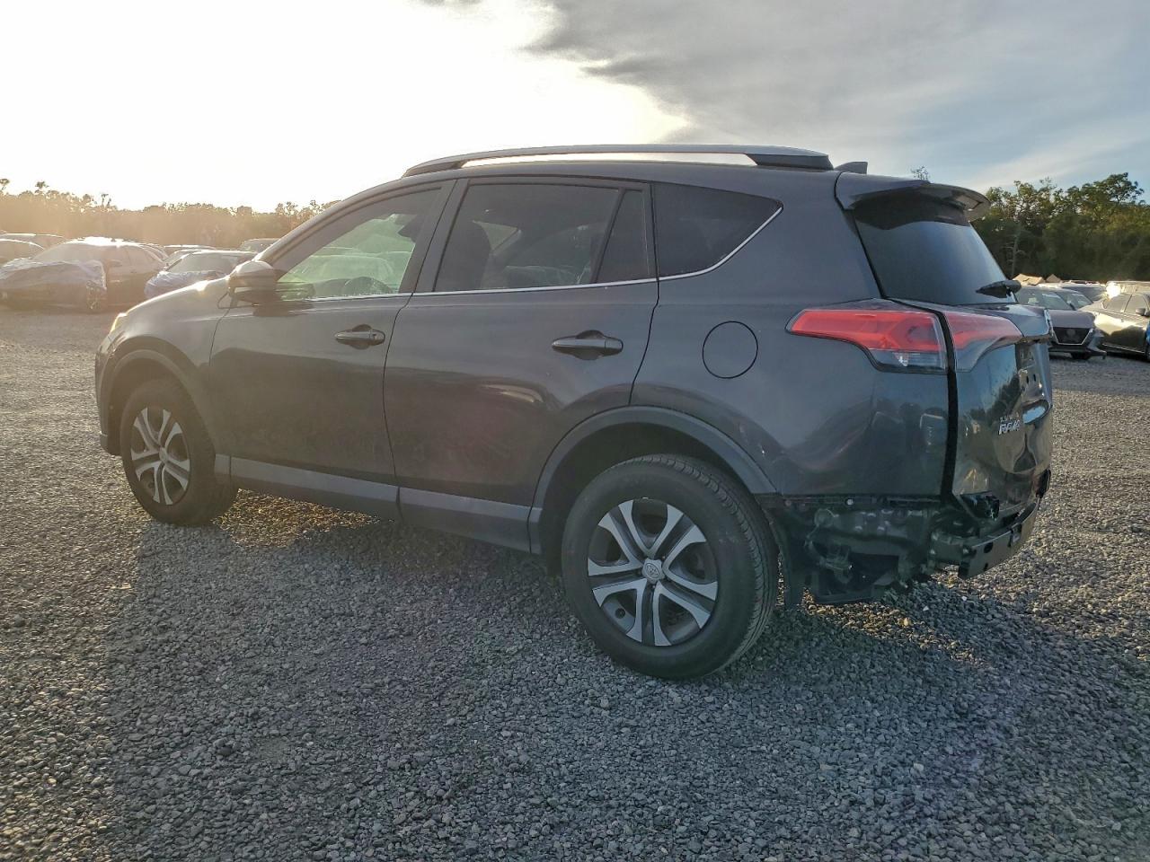 2017 TOYOTA RAV4 photo 2