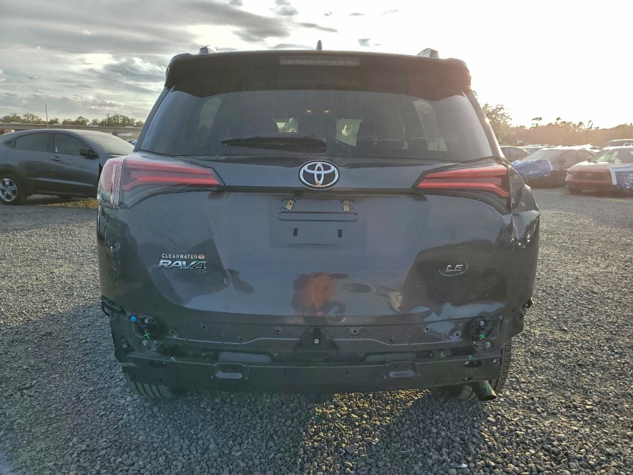 2017 TOYOTA RAV4 photo 6