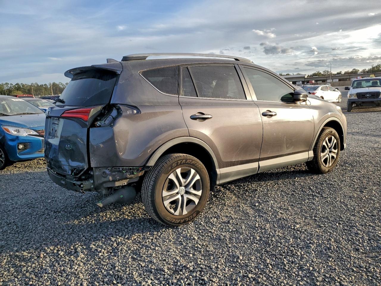 2017 TOYOTA RAV4 photo 3