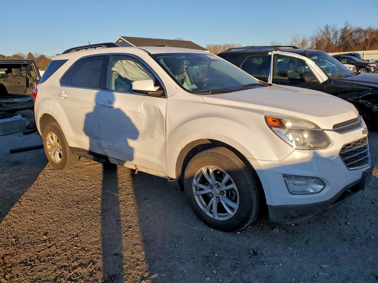 2016 CHEVROLET EQUINOX LT photo 4