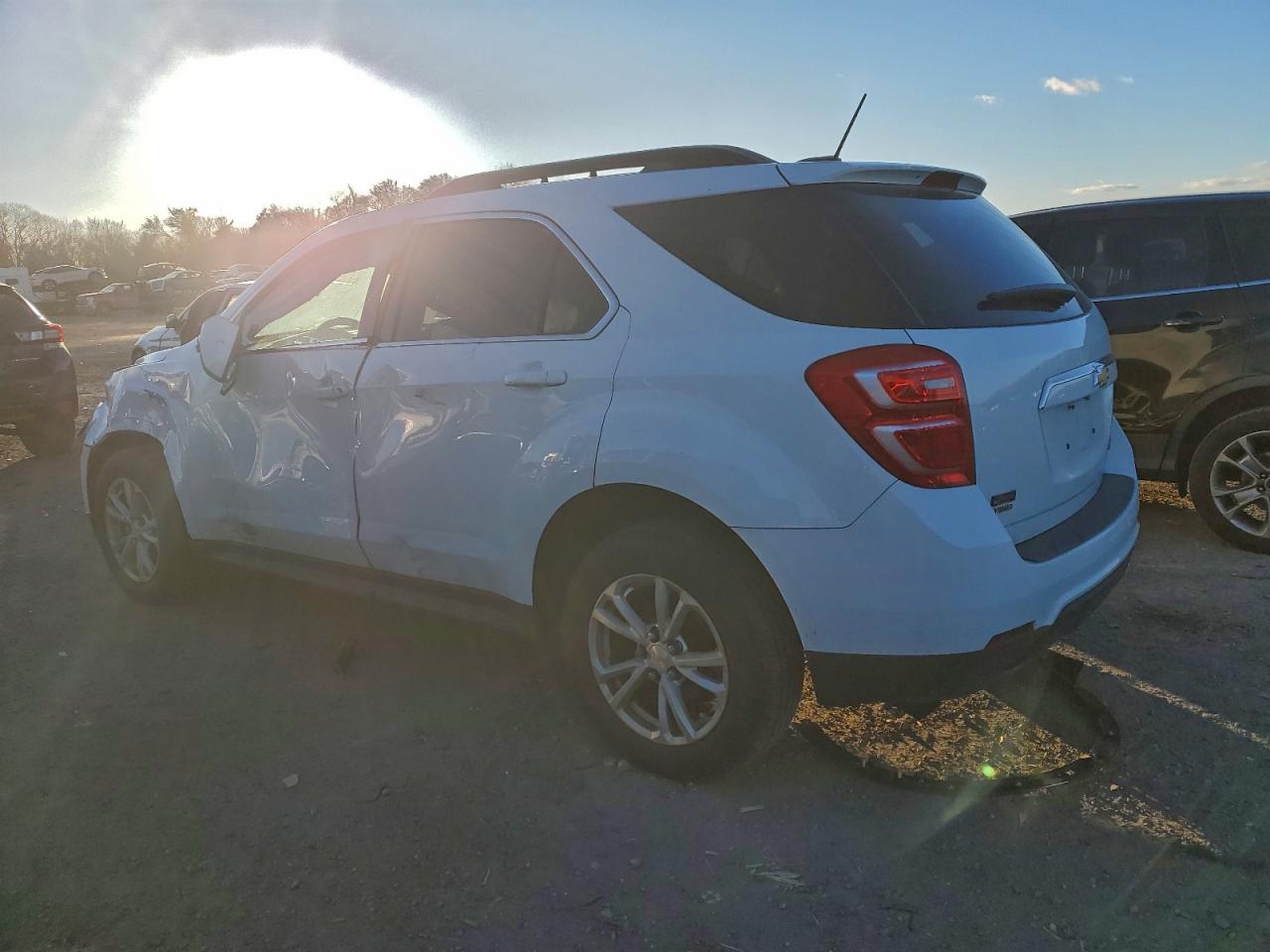 2016 CHEVROLET EQUINOX LT photo 2