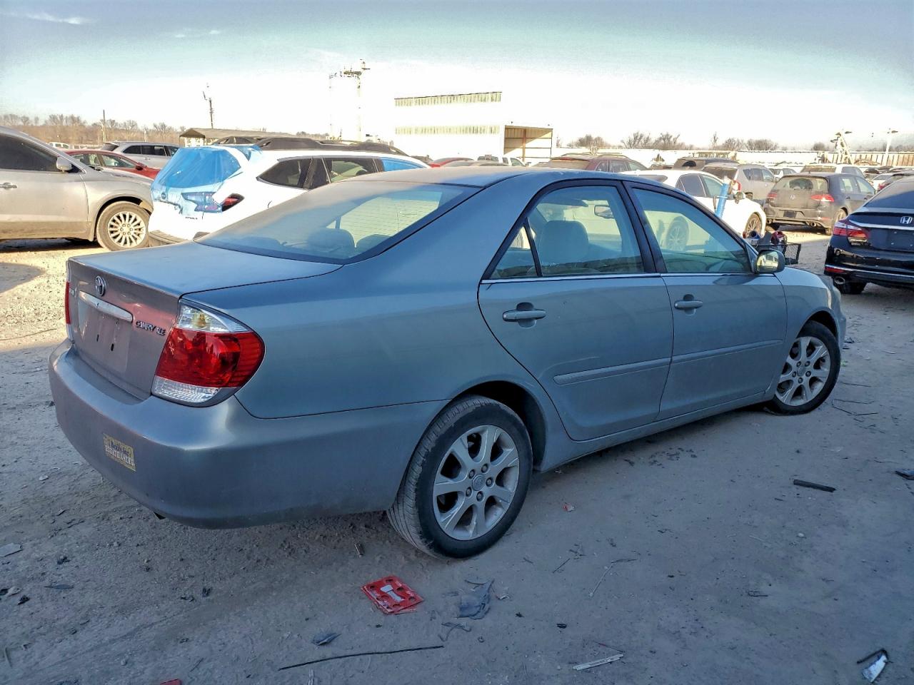 2005 TOYOTA CAMRY LE photo 3