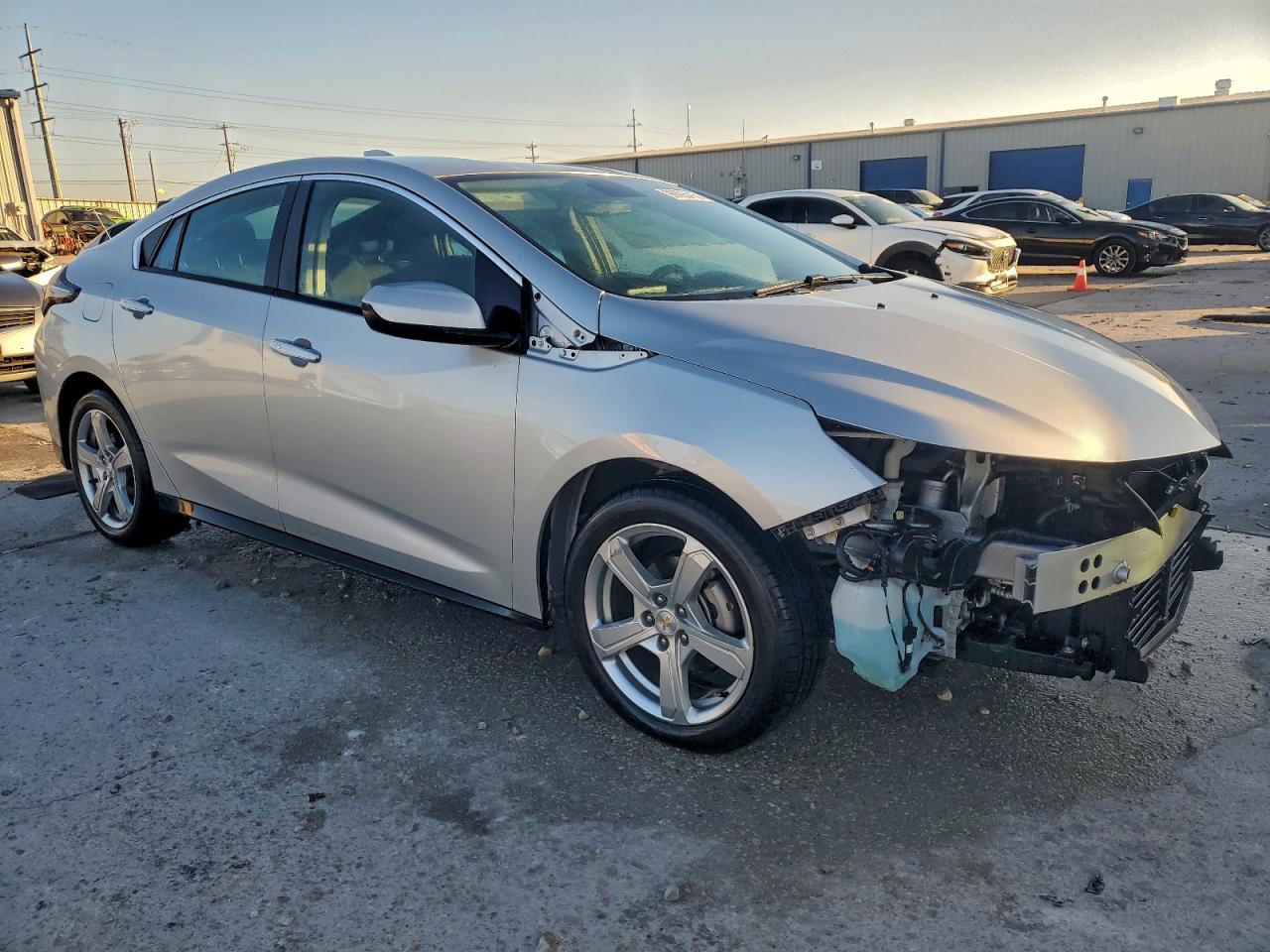 2017 CHEVROLET VOLT LT photo 4
