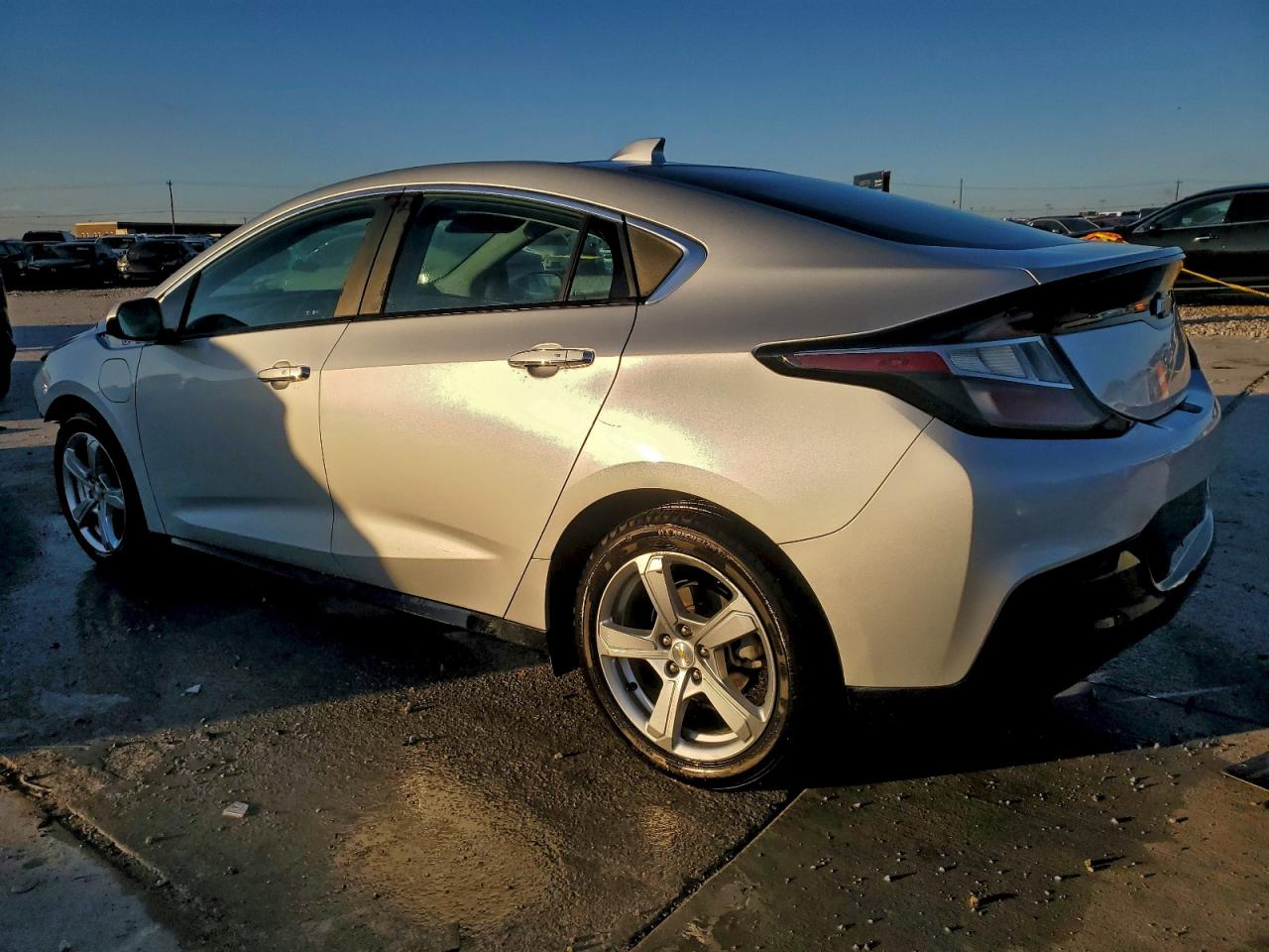 2017 CHEVROLET VOLT LT photo 2