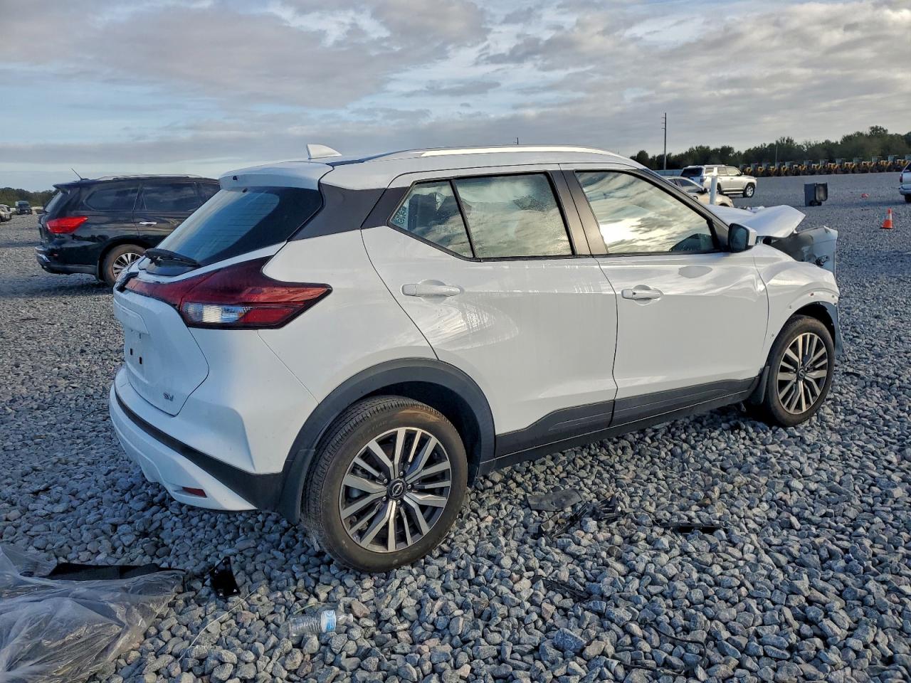 2023 NISSAN KICKS SV photo 3
