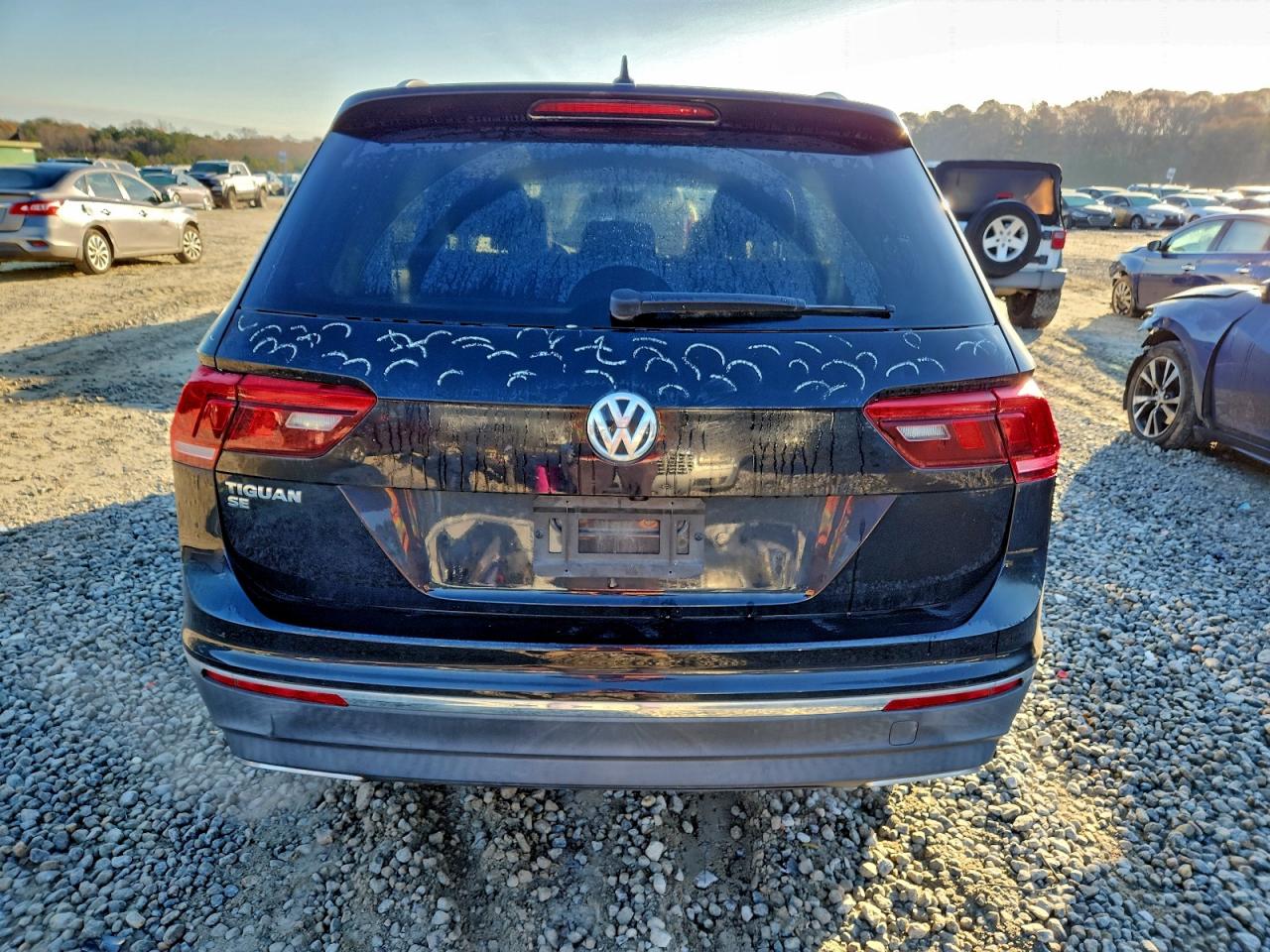2021 VOLKSWAGEN TIGUAN SE photo 6