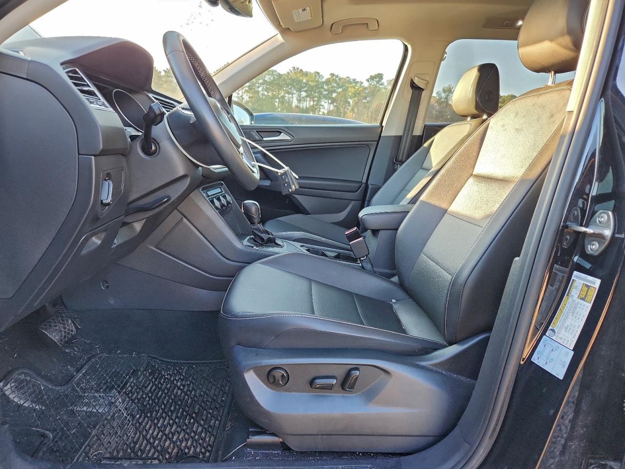 2021 VOLKSWAGEN TIGUAN SE photo 7