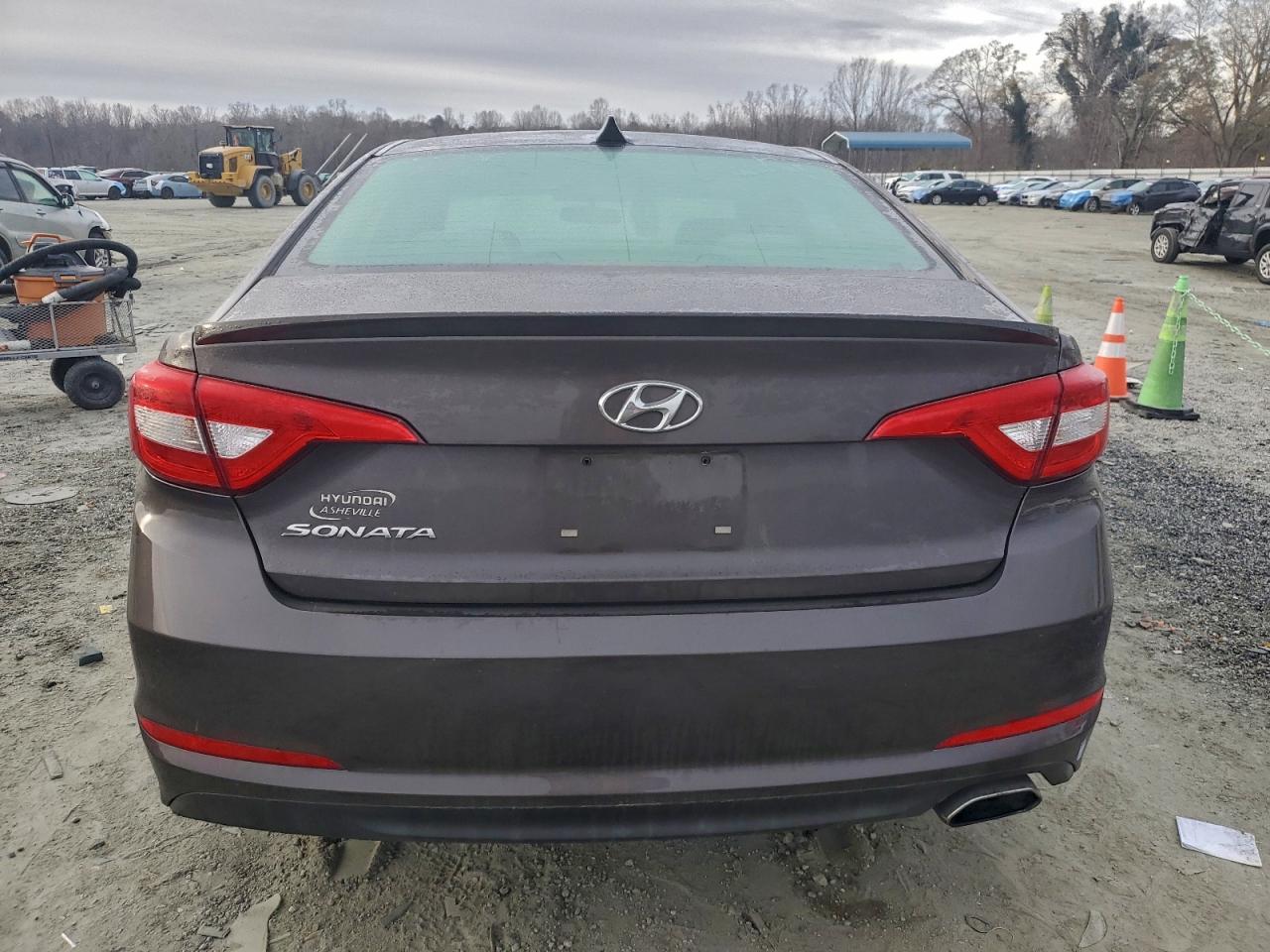2015 HYUNDAI SONATA SE photo 6