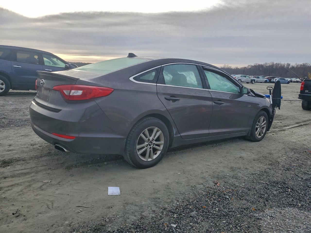 2015 HYUNDAI SONATA SE photo 3
