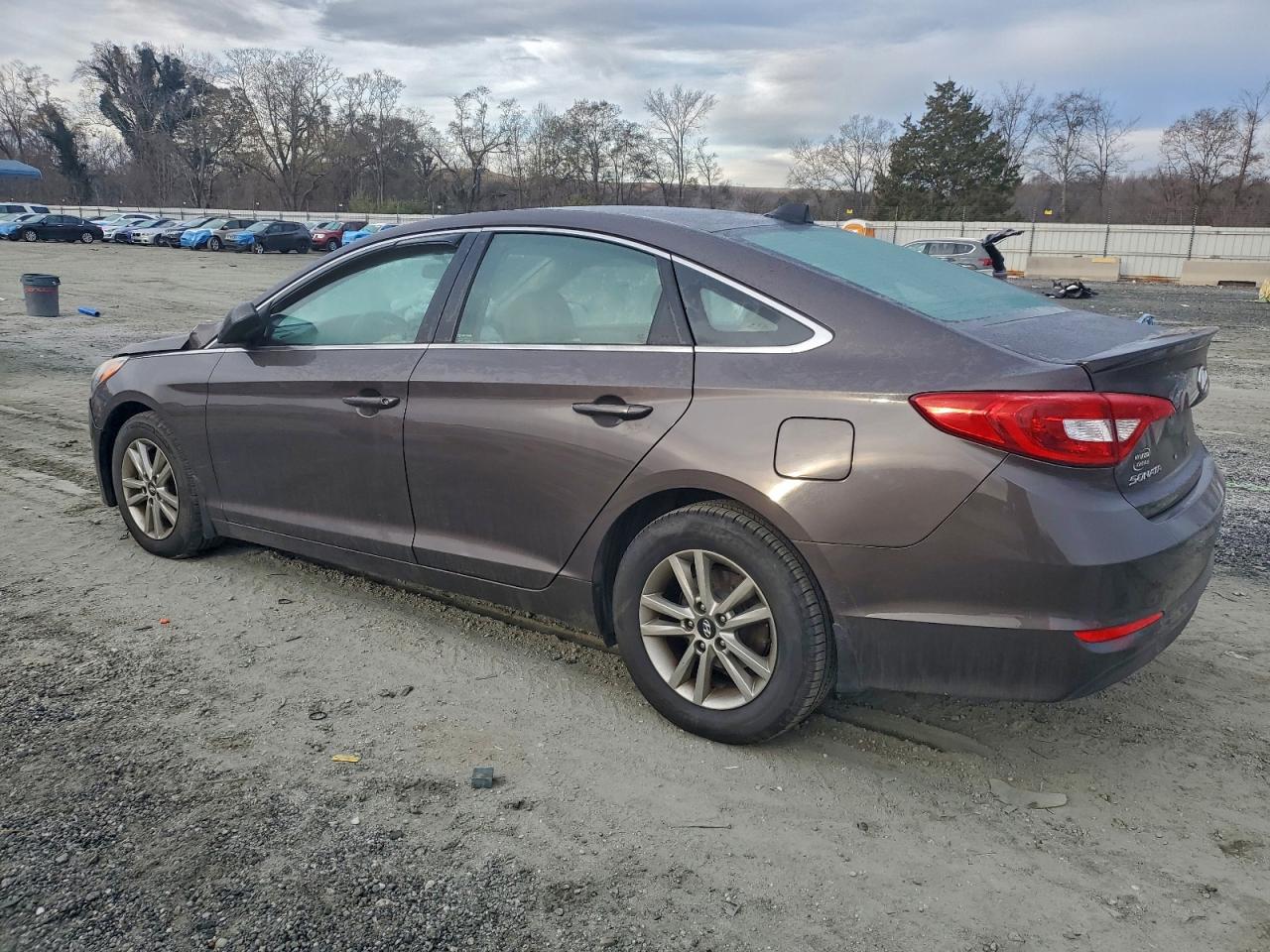 2015 HYUNDAI SONATA SE photo 2