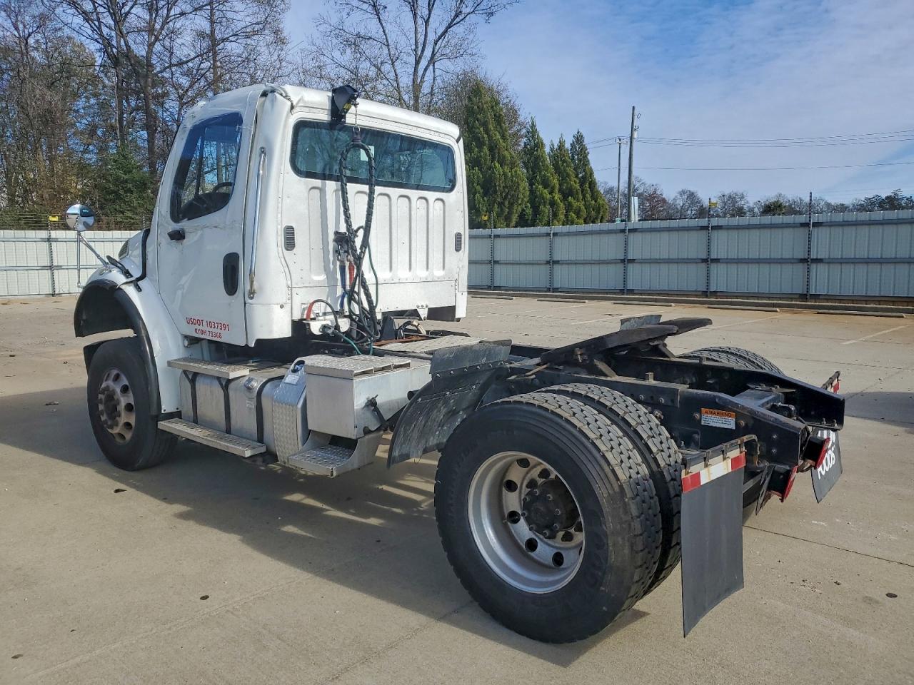 2016 FREIGHTLINER M2 106 MED photo 3