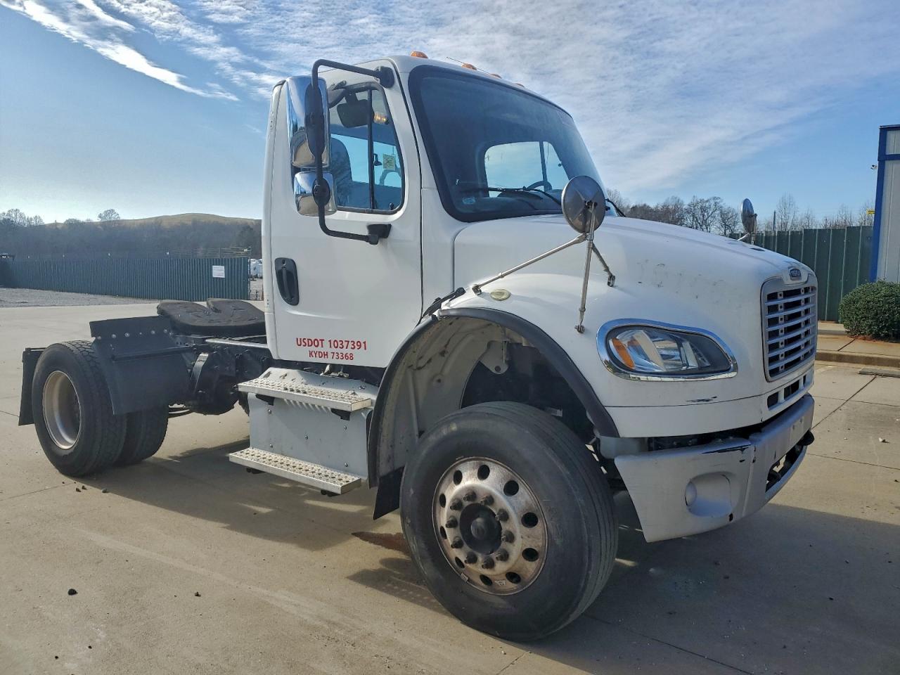 2016 FREIGHTLINER M2 106 MED — TOP/ROOF damage — photo 1