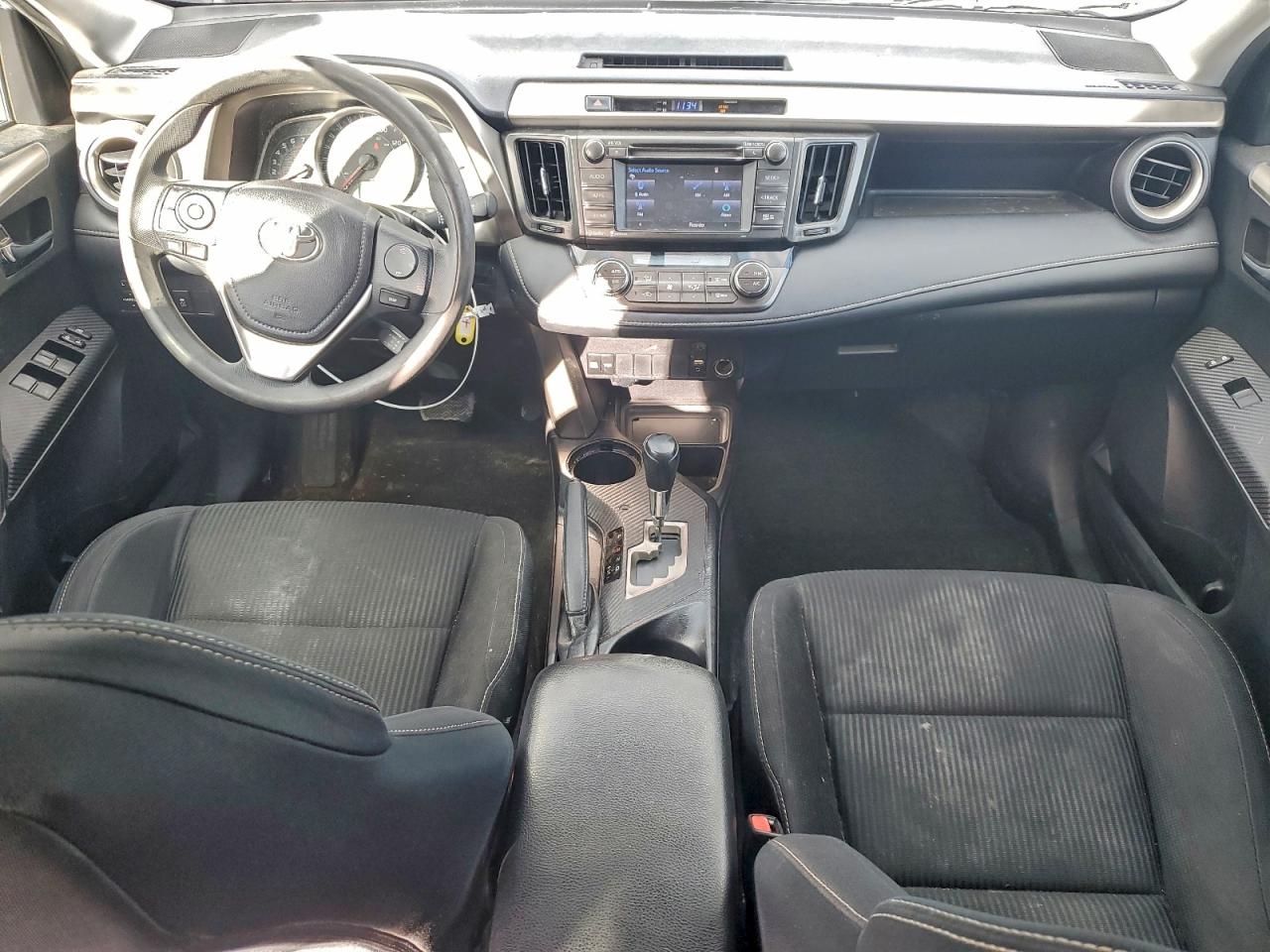2015 TOYOTA RAV4 XLE photo 8