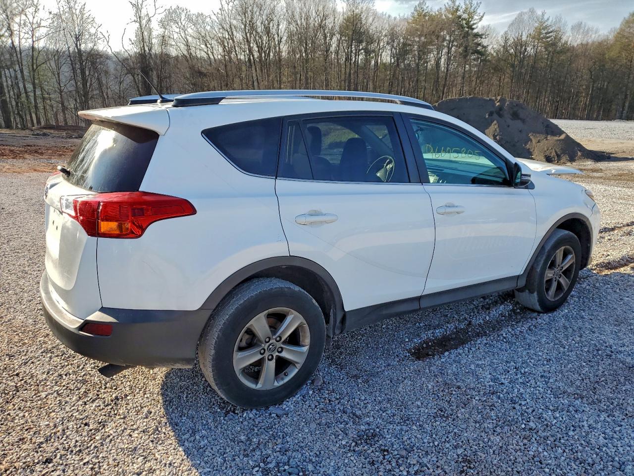 2015 TOYOTA RAV4 XLE photo 3