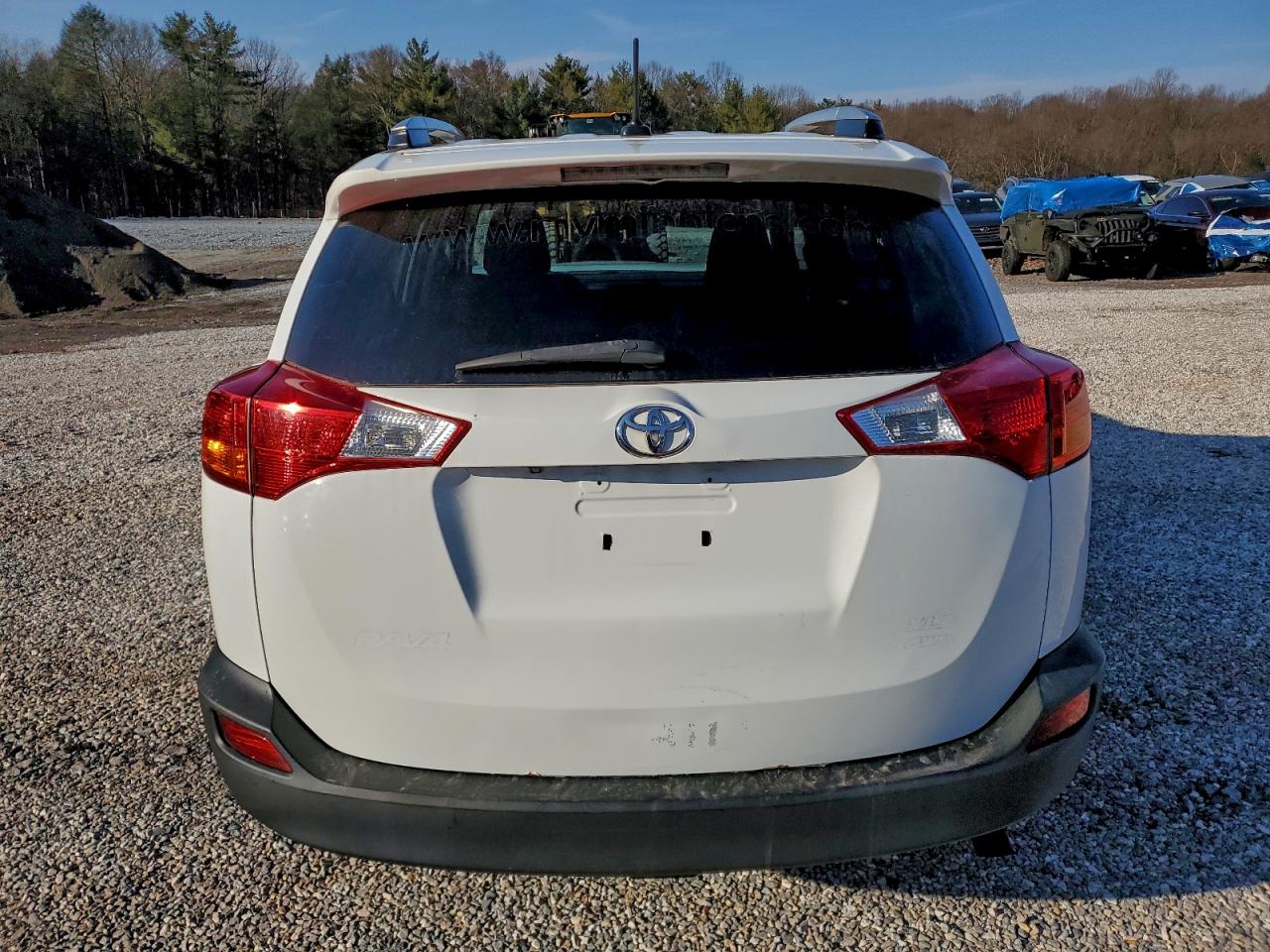 2015 TOYOTA RAV4 XLE photo 6
