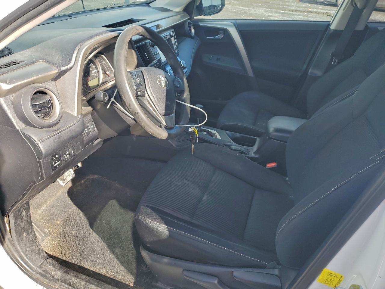 2015 TOYOTA RAV4 XLE photo 7