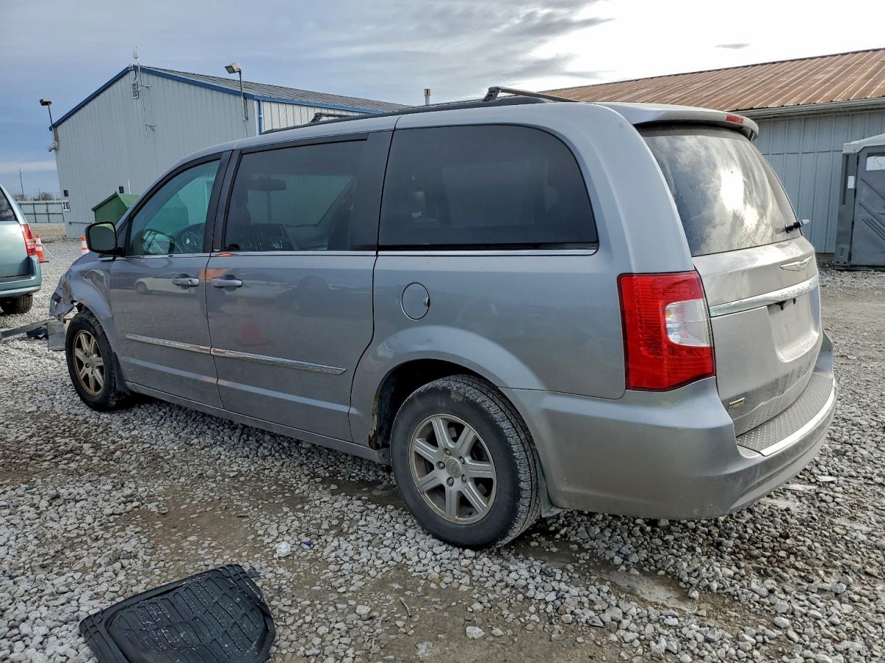 2013 CHRYSLER TOWN & COUNTRY TOURING photo 2