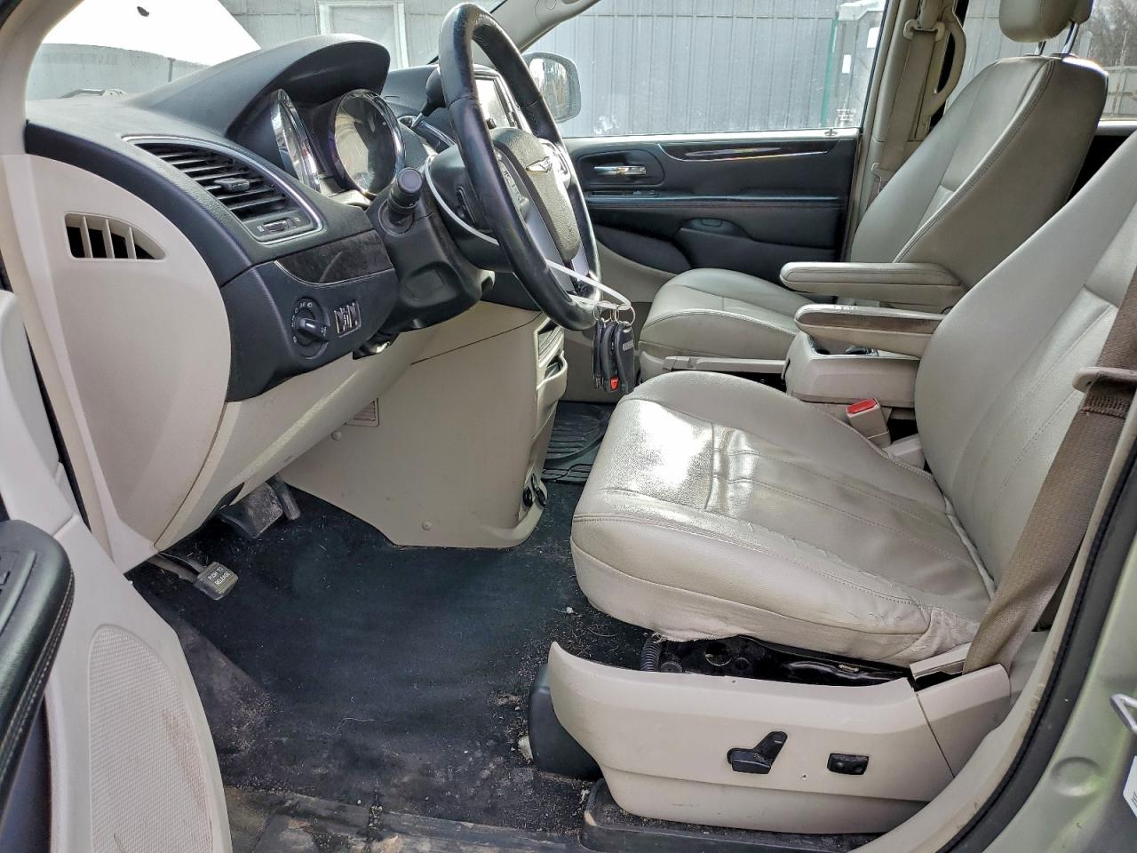2013 CHRYSLER TOWN & COUNTRY TOURING photo 7