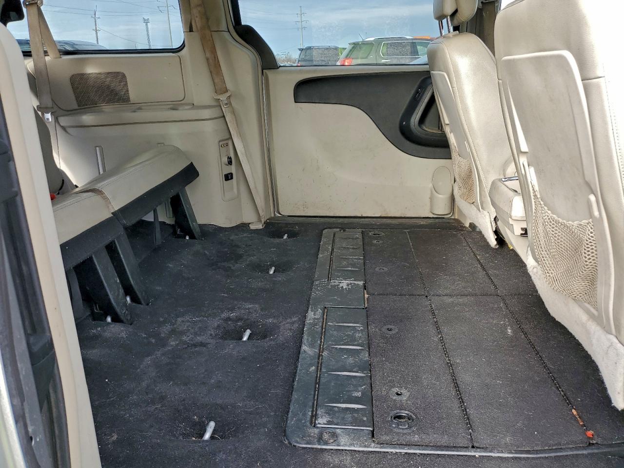 2013 CHRYSLER TOWN & COUNTRY TOURING photo 11