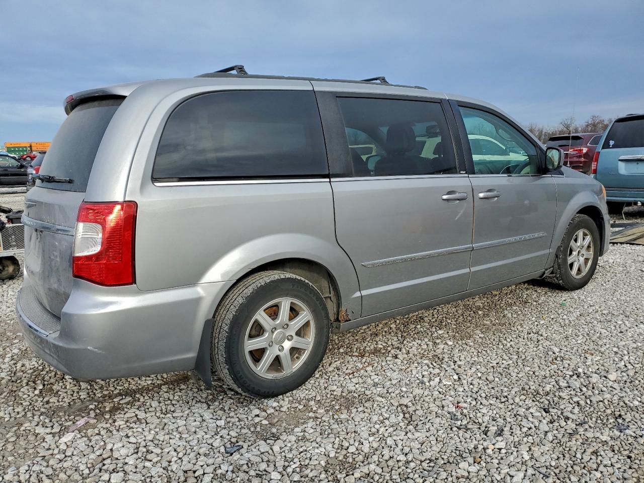 2013 CHRYSLER TOWN & COUNTRY TOURING photo 3