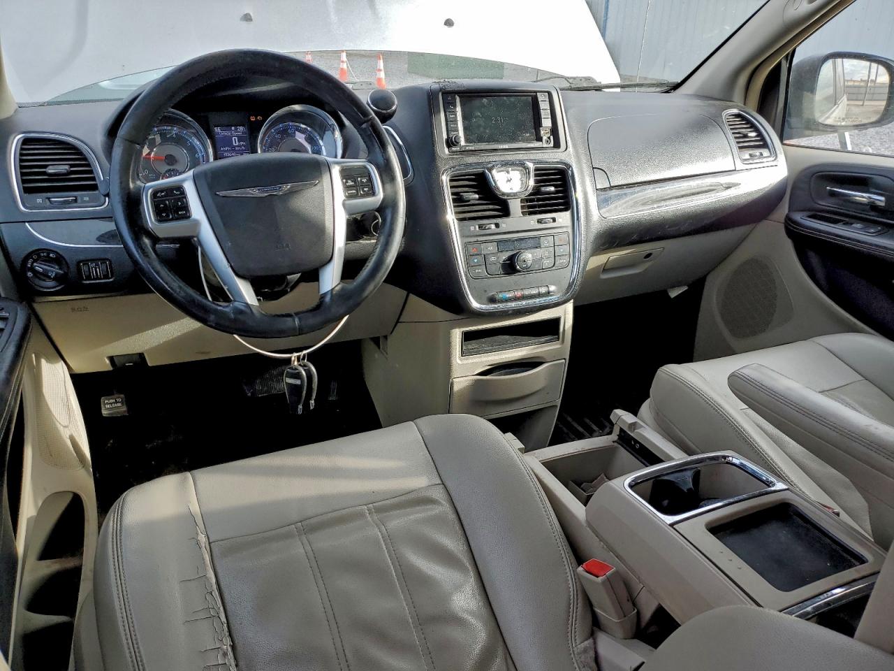 2013 CHRYSLER TOWN & COUNTRY TOURING photo 8