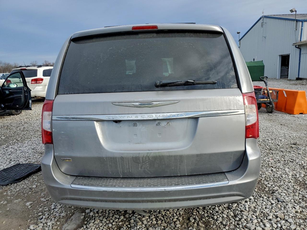 2013 CHRYSLER TOWN & COUNTRY TOURING photo 6