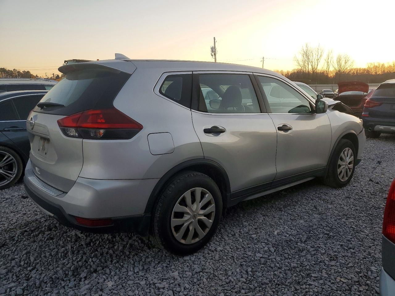 2018 NISSAN ROGUE S photo 3