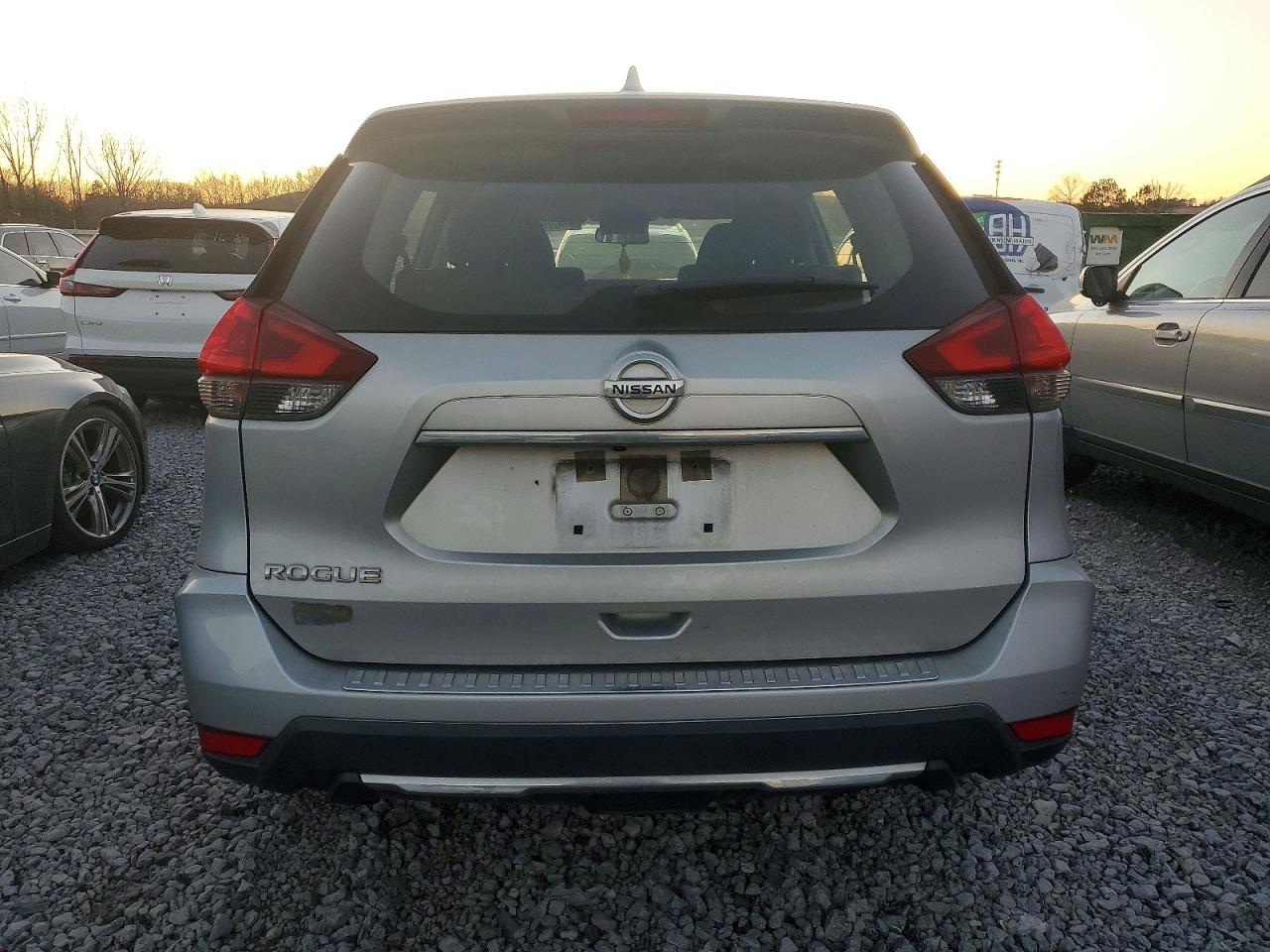 2018 NISSAN ROGUE S photo 6