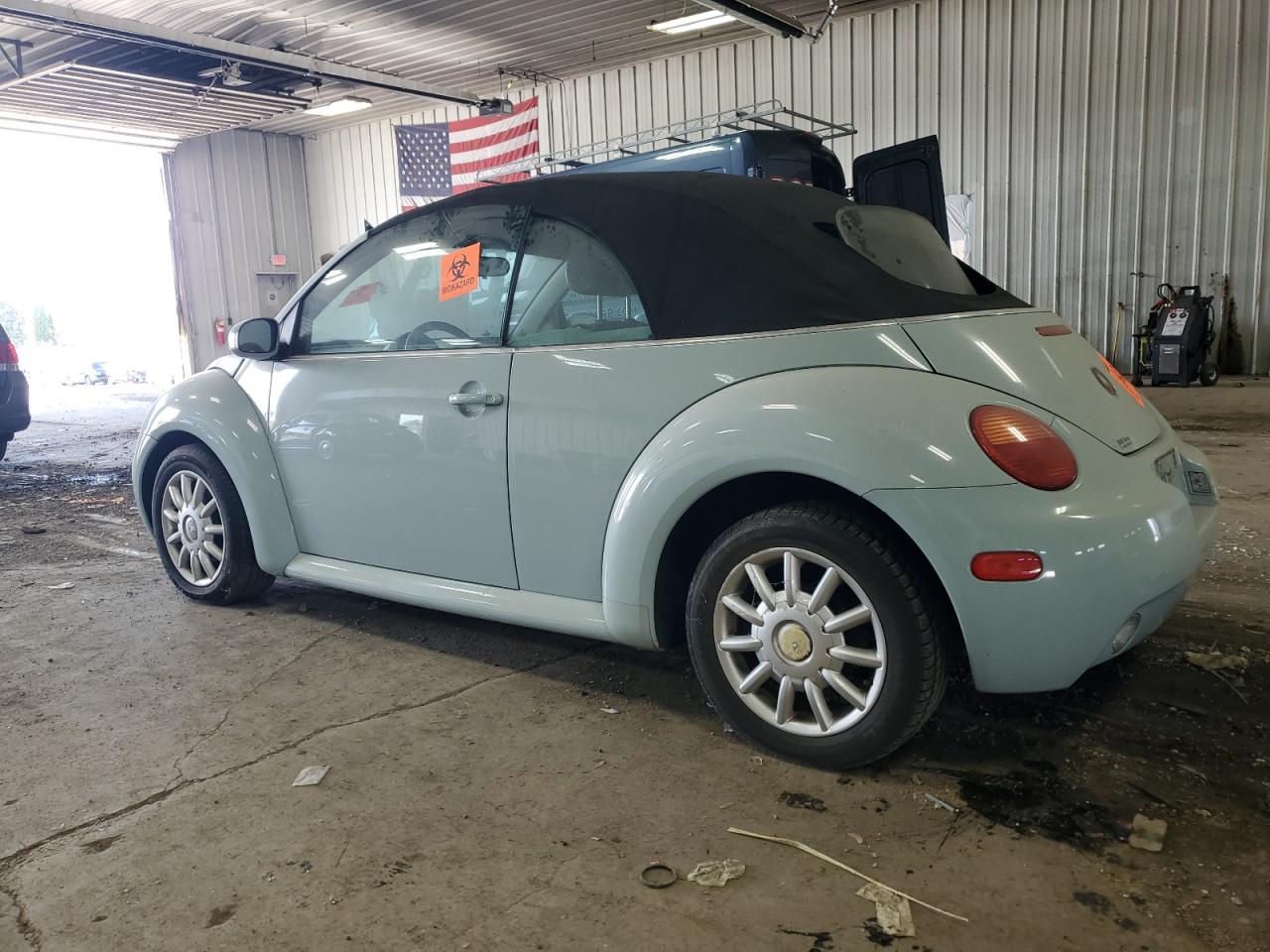 2005 VOLKSWAGEN NEW BEETLE GLS photo 2