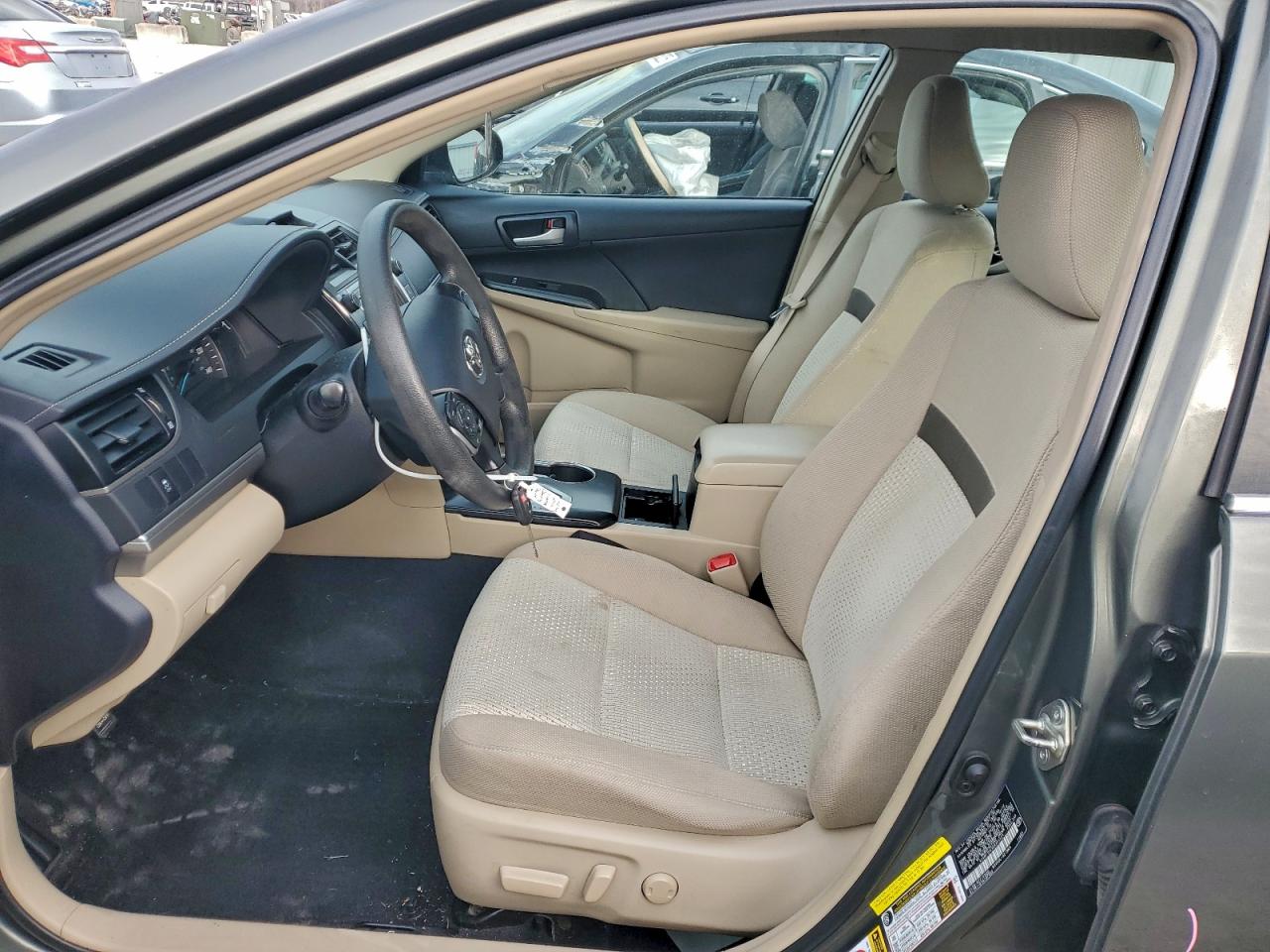 2014 TOYOTA CAMRY L photo 7
