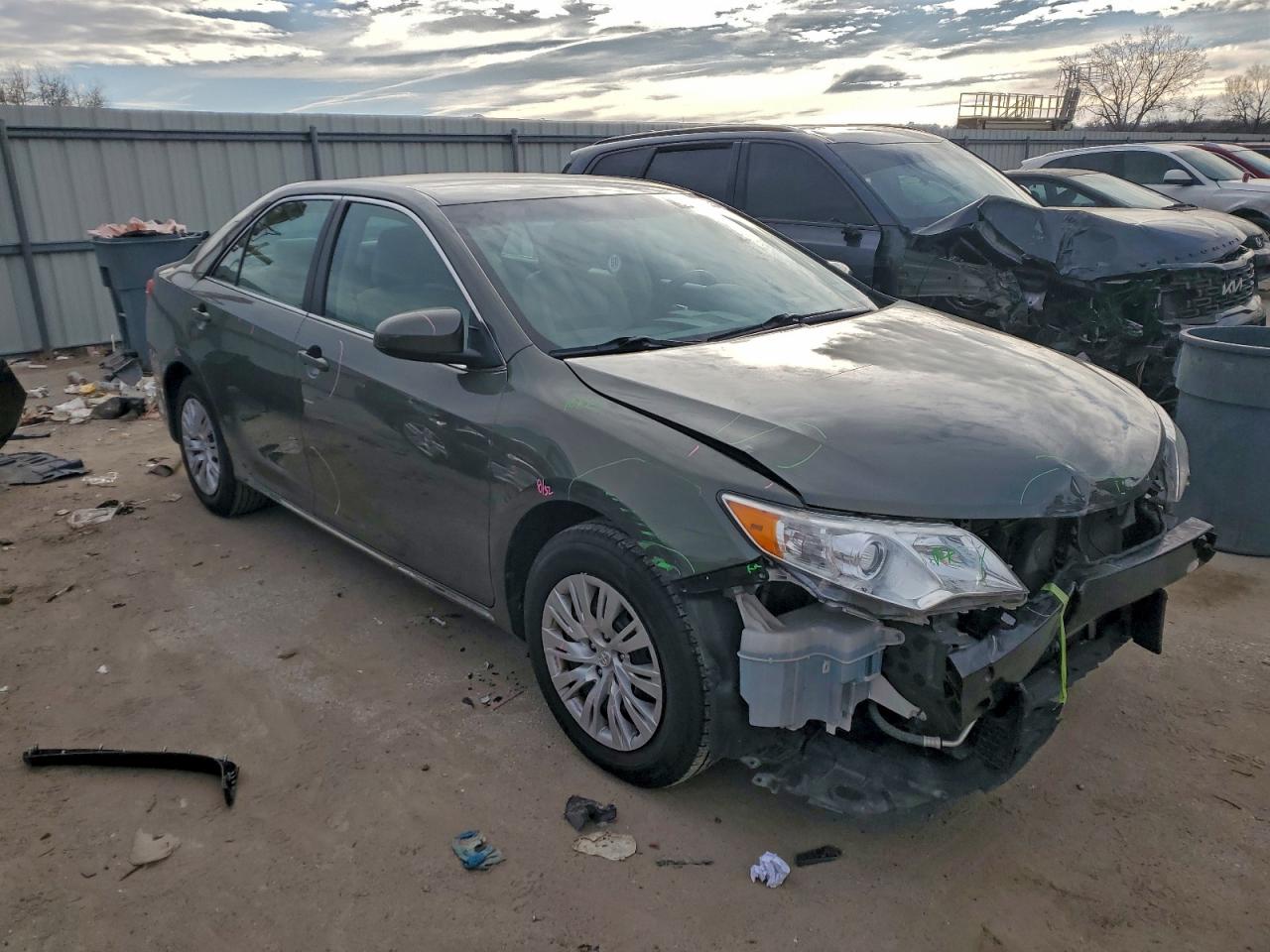 2014 TOYOTA CAMRY L photo 4