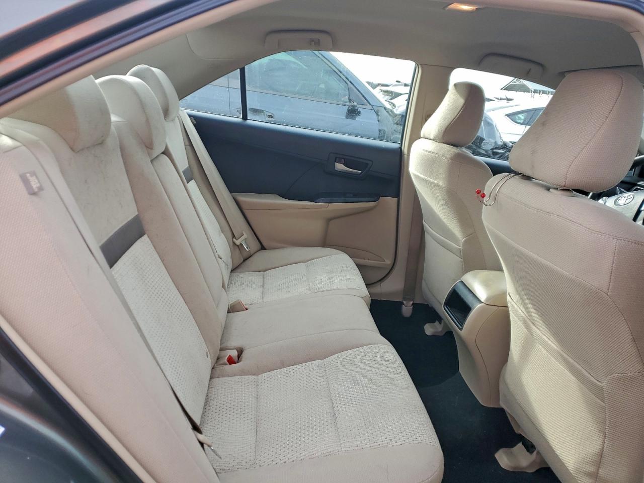 2014 TOYOTA CAMRY L photo 10
