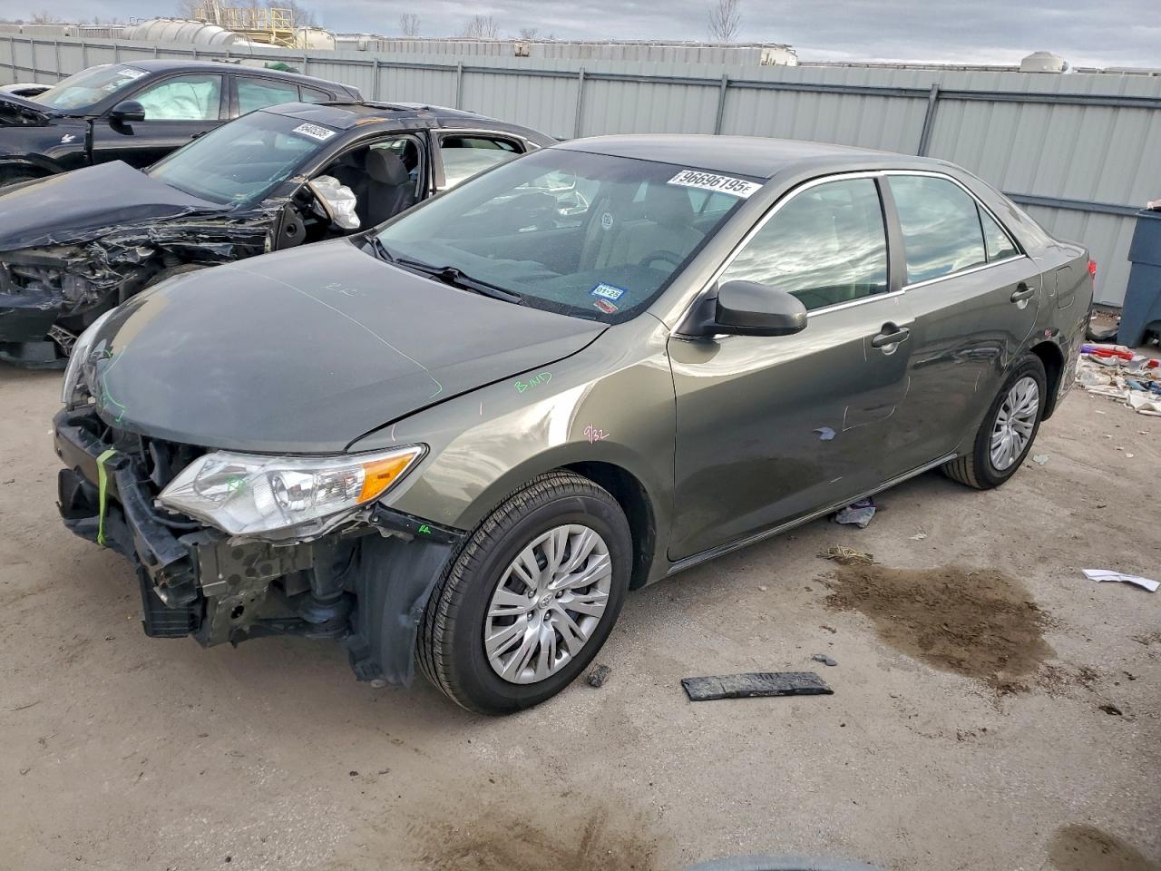 2014 TOYOTA CAMRY