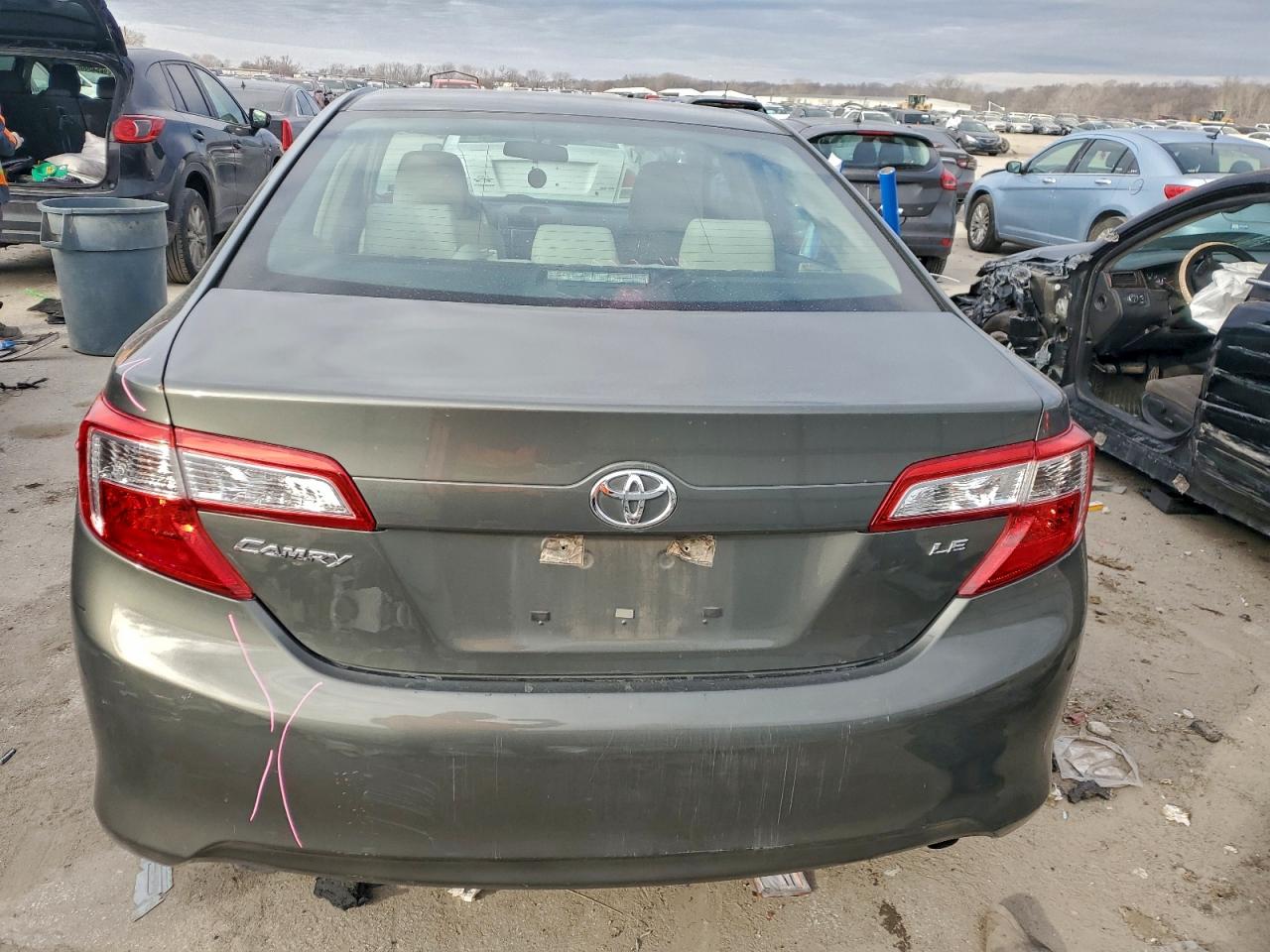 2014 TOYOTA CAMRY L photo 6