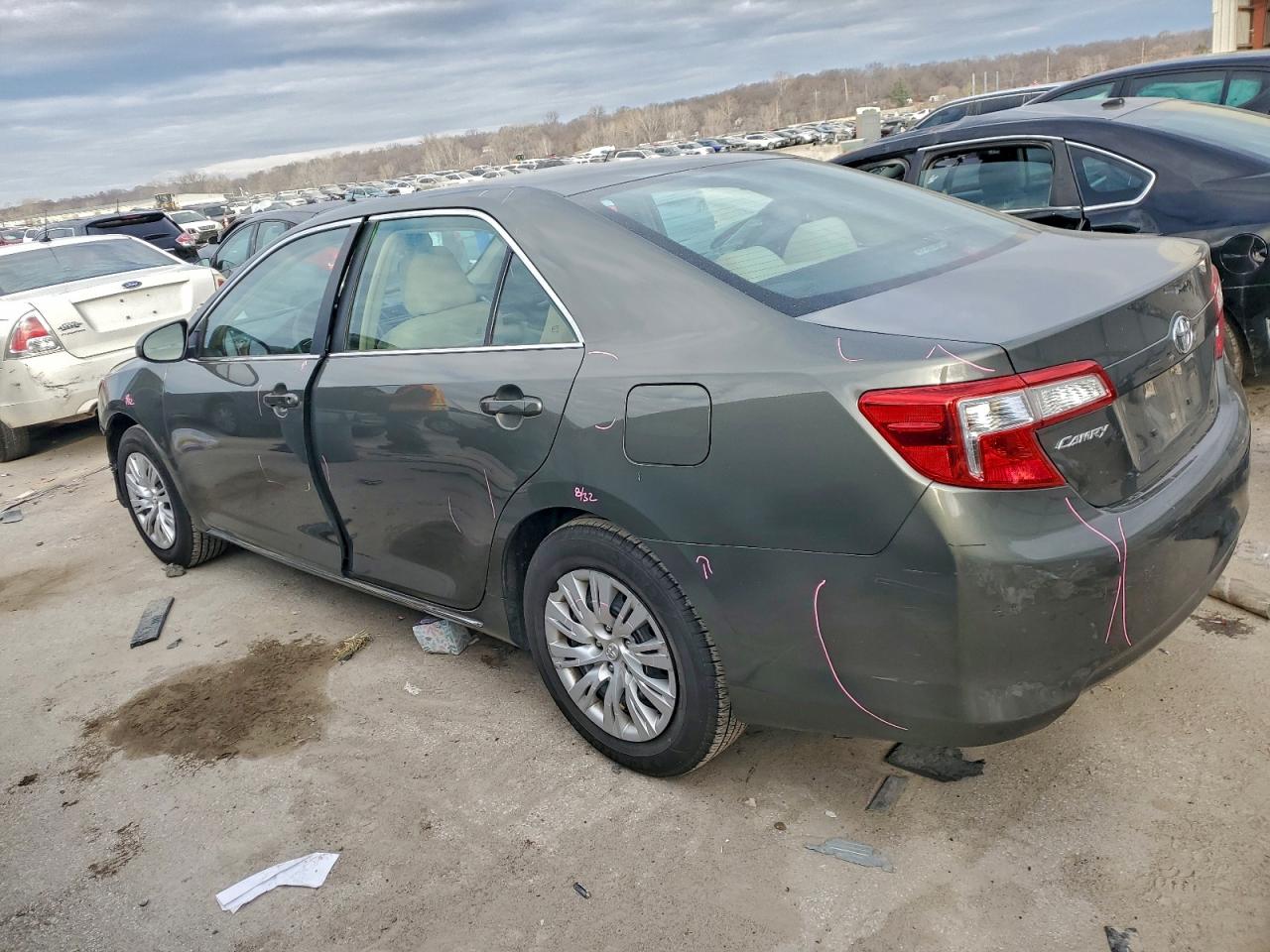 2014 TOYOTA CAMRY L photo 2