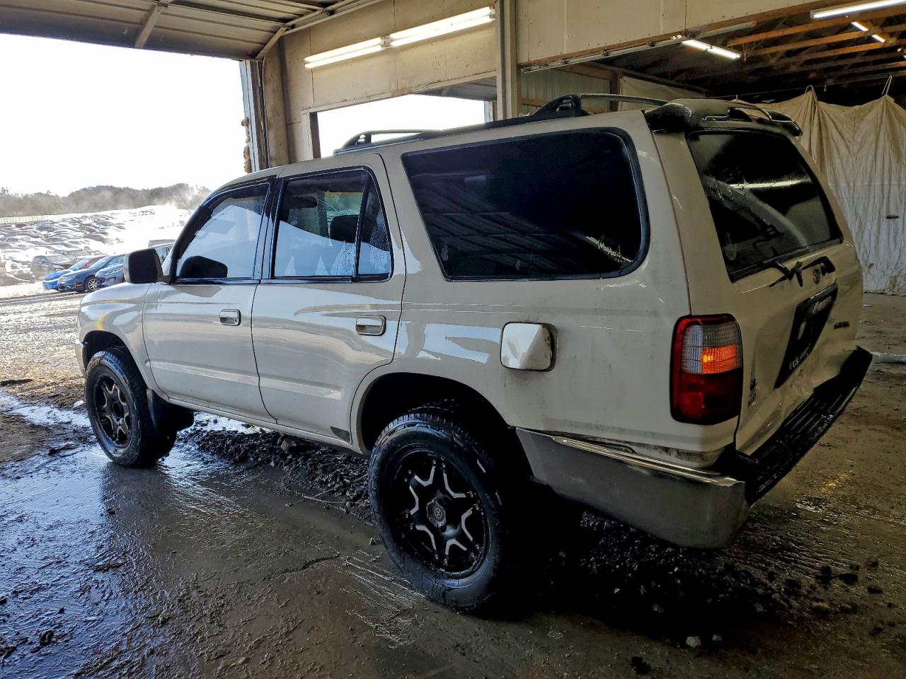 1998 TOYOTA 4RUNNER SR5 photo 2