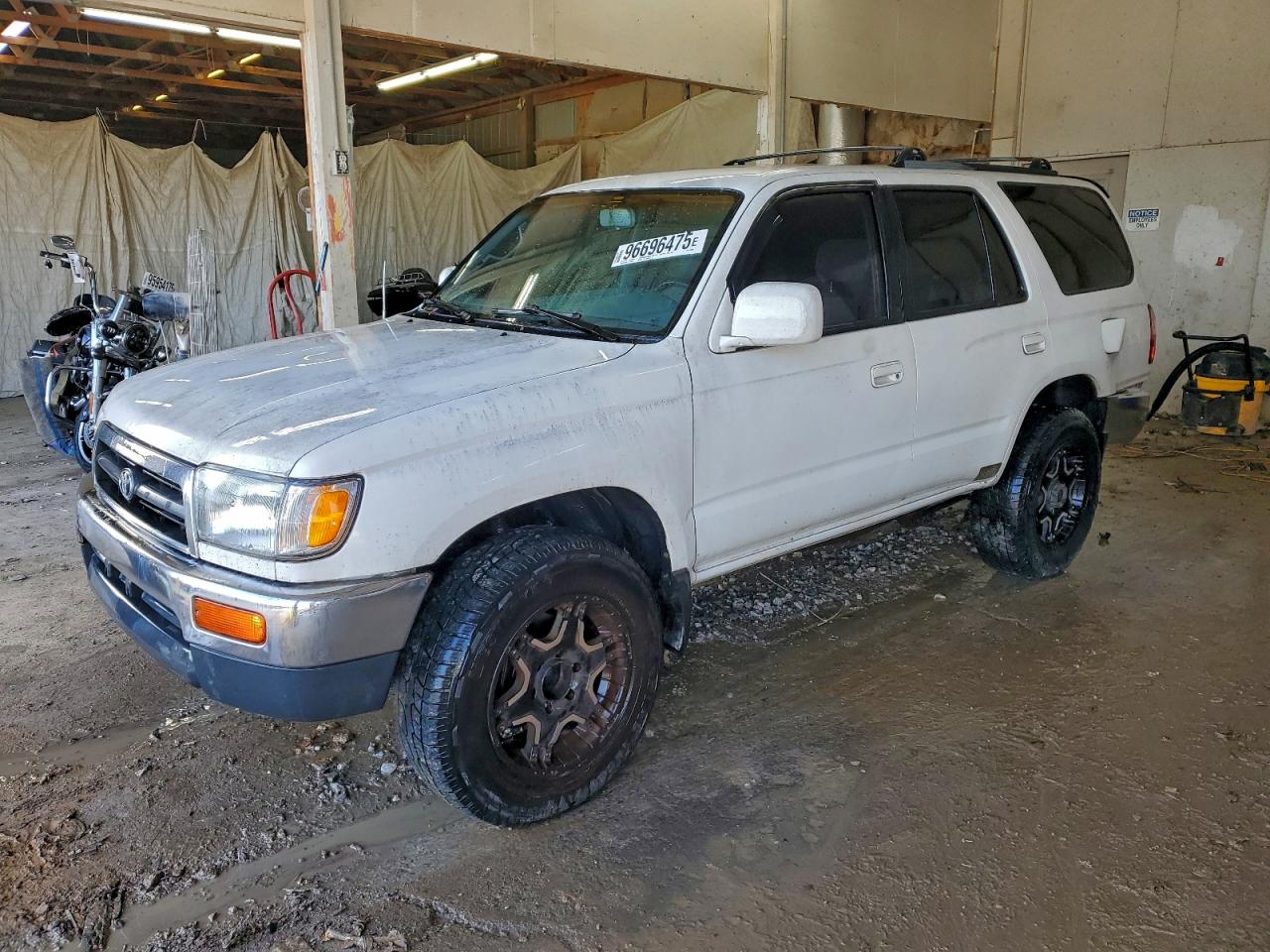 1998 TOYOTA 4RUNNER SR5 — REAR END damage — photo 1