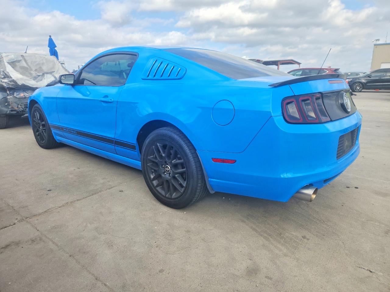 2014 FORD MUSTANG photo 2