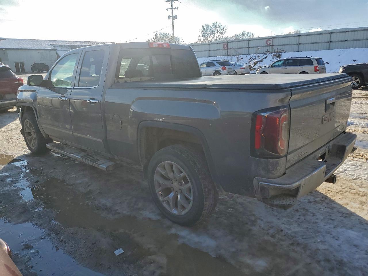 2017 GMC SIERRA K1500 SLT photo 2