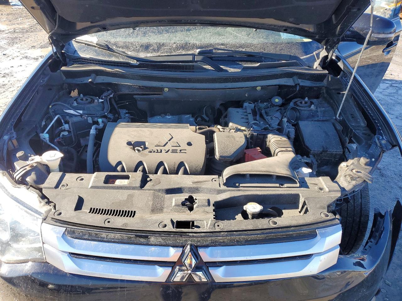 2015 MITSUBISHI OUTLANDER SE photo 12